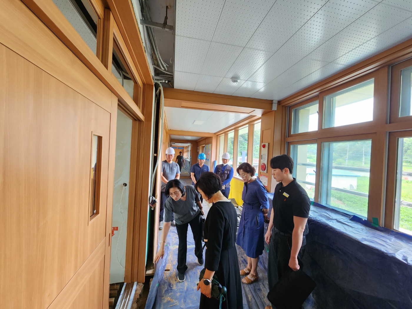 의령교육지원청, 용덕초 교실바닥교체공사 현장 업체 청렴소통,  격려 방문 - 관련이미지1