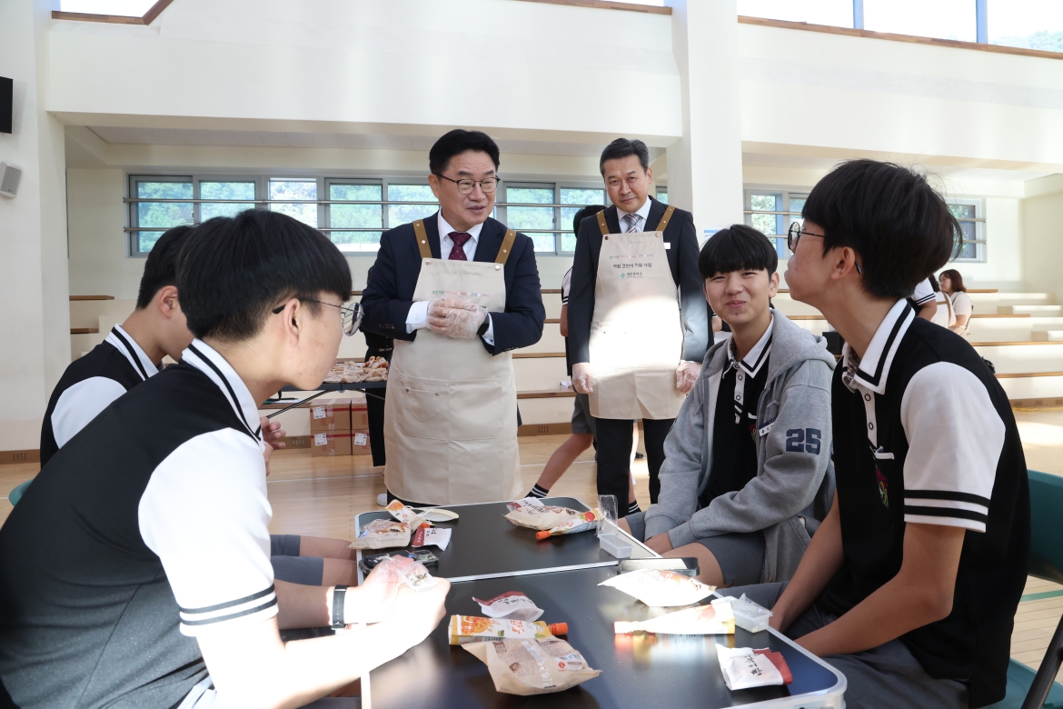 “아침 챙겨 건강하게 하루 시작” 권순기 교육감, 창신중 아침간편식 현장 찾아 - 관련이미지2