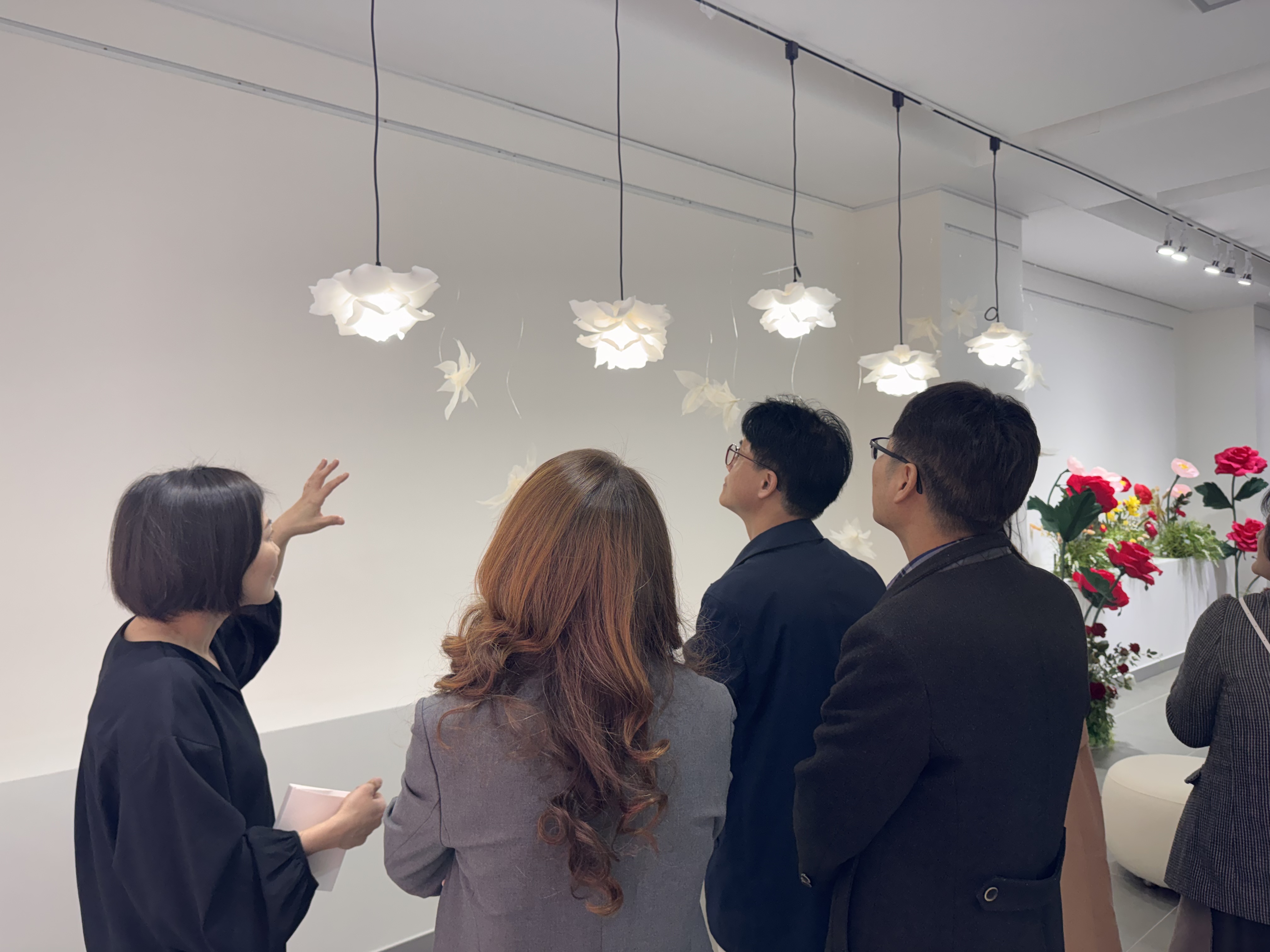 경남교육청, 민수련 작가 초대전 ‘꽃’개최…종이에 생명을 불어넣다 - 관련이미지2