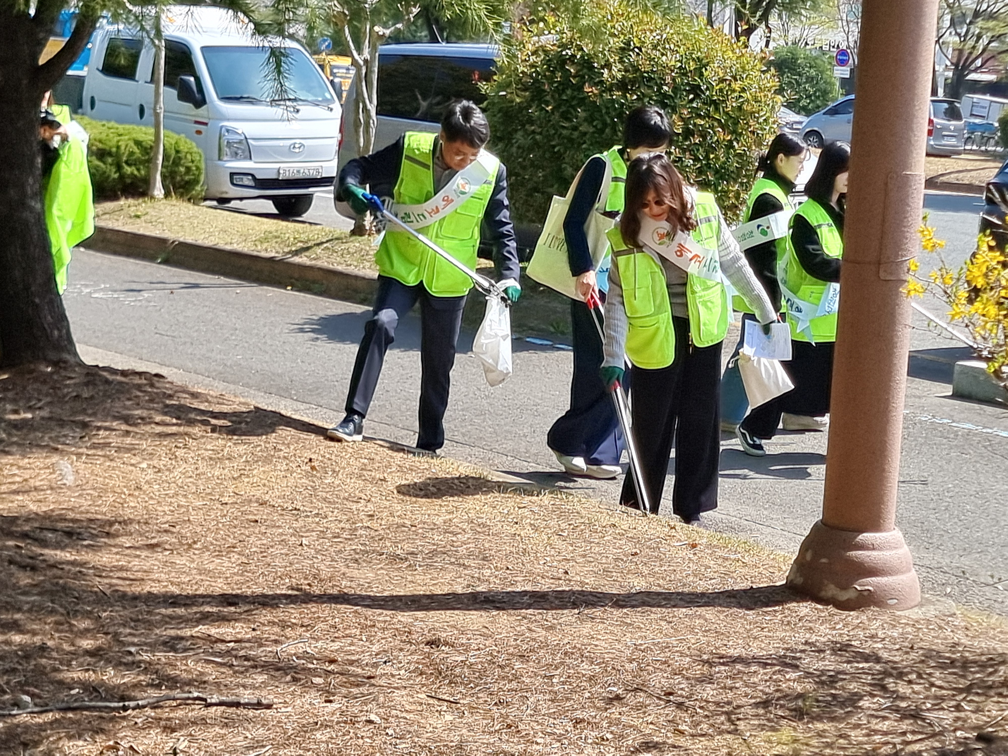 2025. 창원교육지원청 환경교육특구, ‘청렴과 어깨 겯고 플로킹’ 으로 지속가능한 창원만들기!! - 관련이미지2