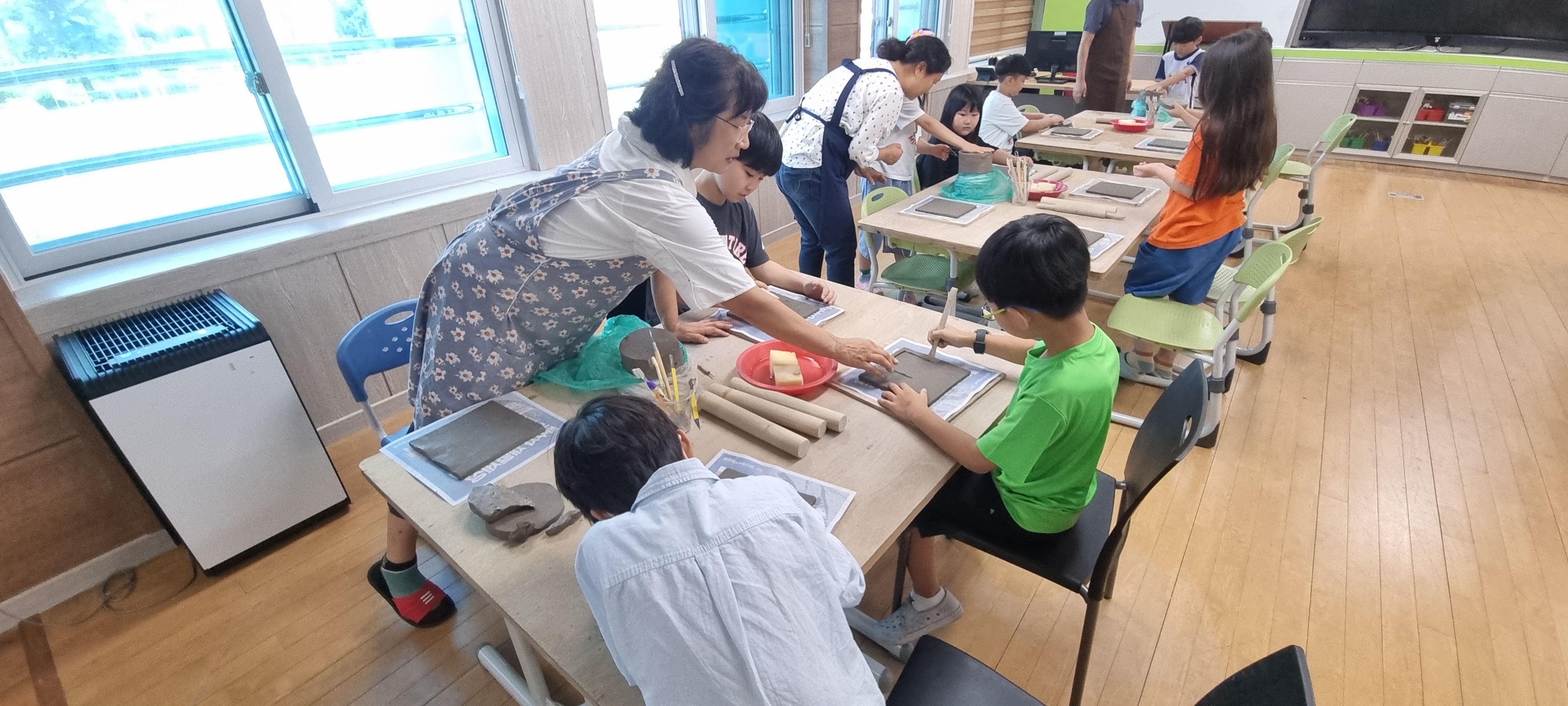 거류초, 우리 마을과 함께 100년을 준비하다! 예술가와 함께하는 테라코타 도자벽화 제작 - 관련이미지1