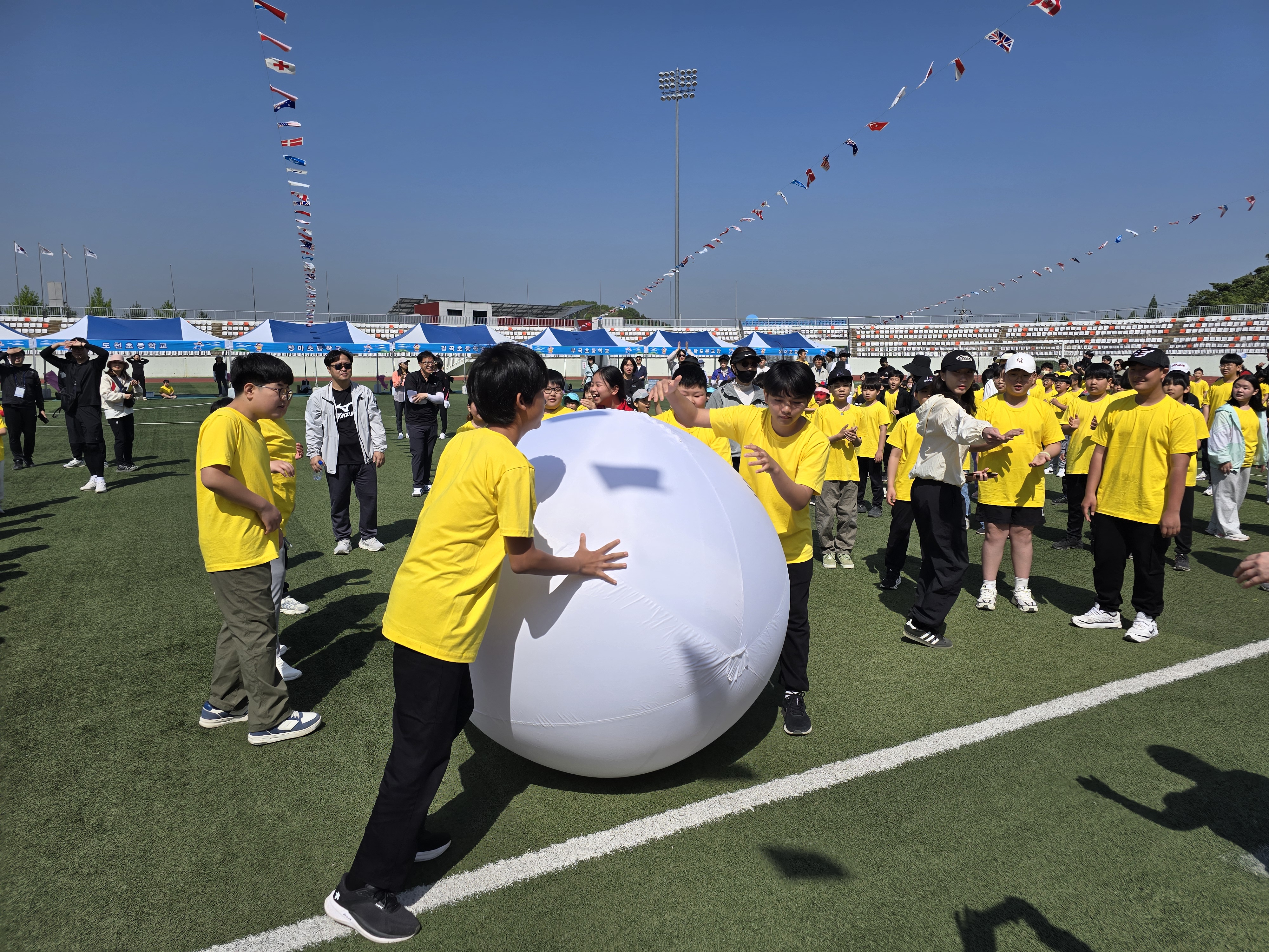 함께라서 더 행복한, 작은학교 어울림 체육한마당 - 관련이미지3