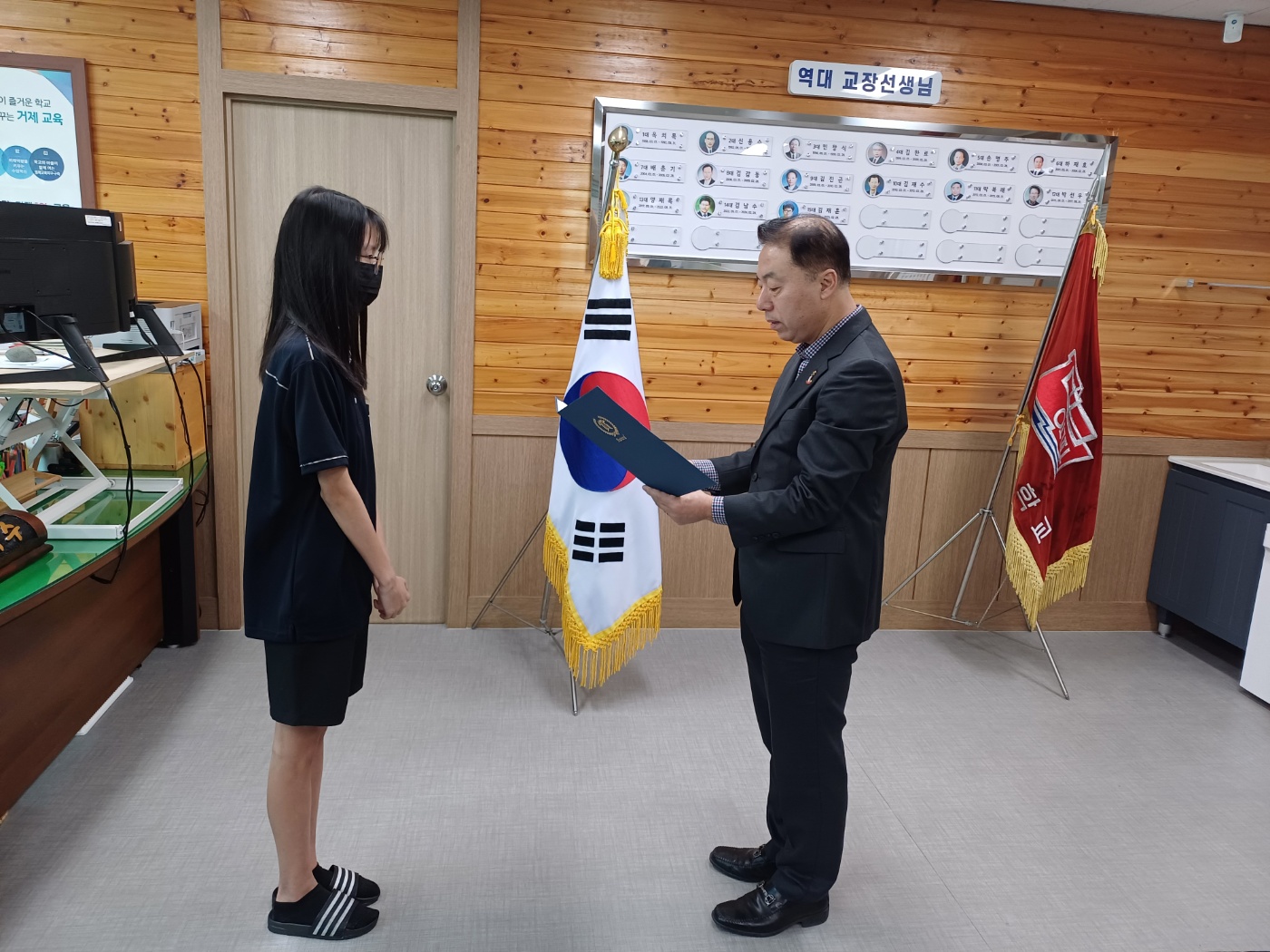 푸른솔 장학회, 옥포중학교에 장학금 전달 - 관련이미지2