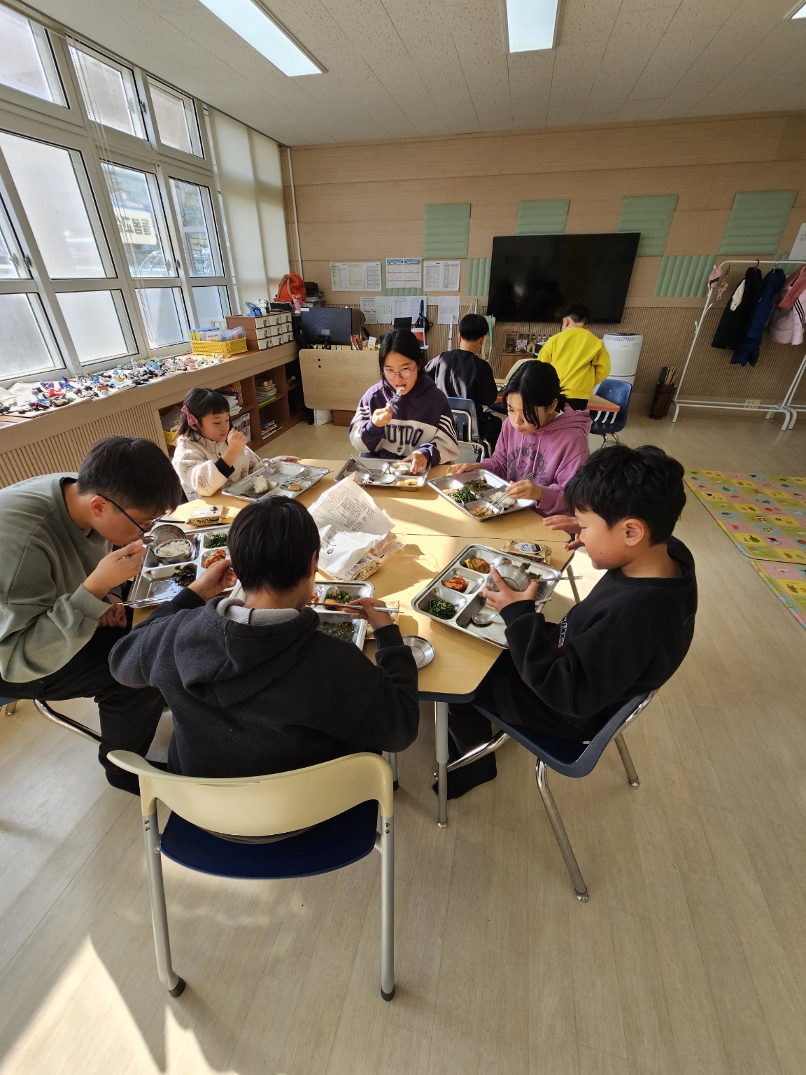 통영교육지원청, 겨울·봄방학 초등돌봄교실 도시락 지원사업 합동점검 실시  - 관련이미지2