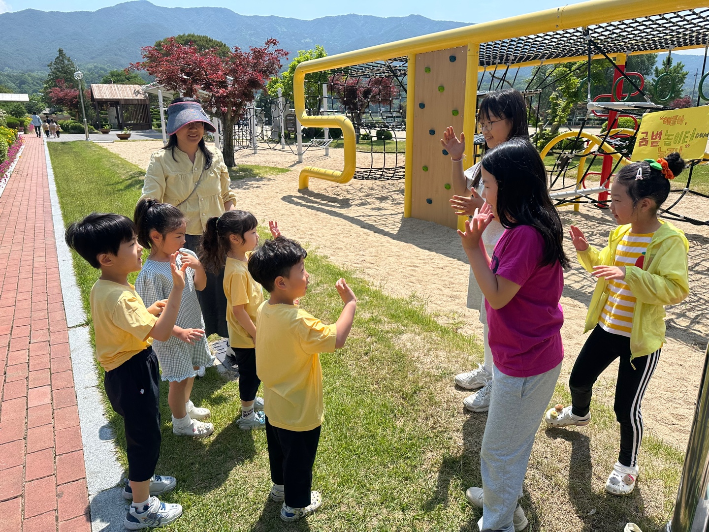 거창유치원, 작은 발걸음, 큰설렘!  유치원 친구들의 초등학교 첫 나들이 - 관련이미지3