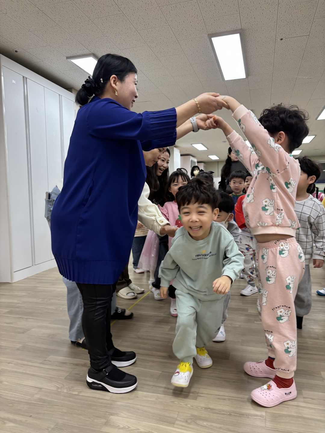 한아름유치원, 전래놀이로 웃음꽃 피워… - 관련이미지3