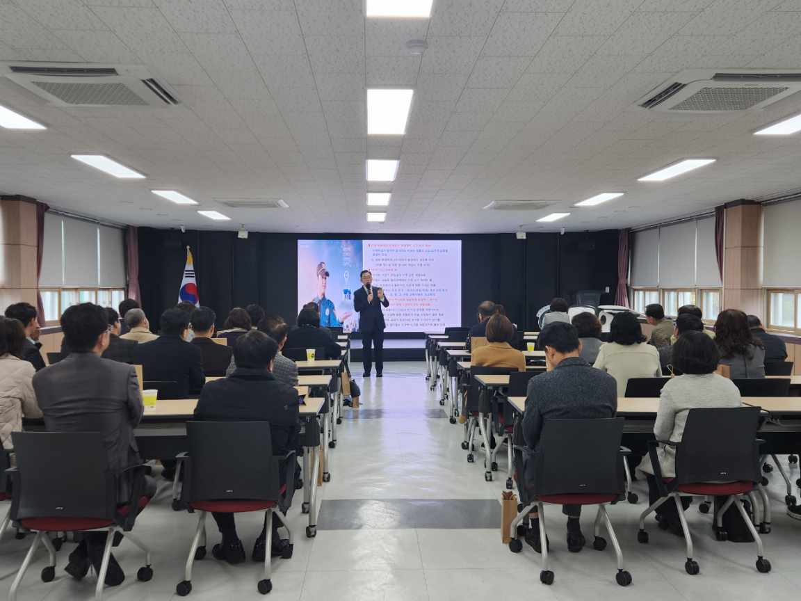 함안교육지원청, 고위직 대상 맞춤형 폭력예방교육 실시 - 관련이미지2