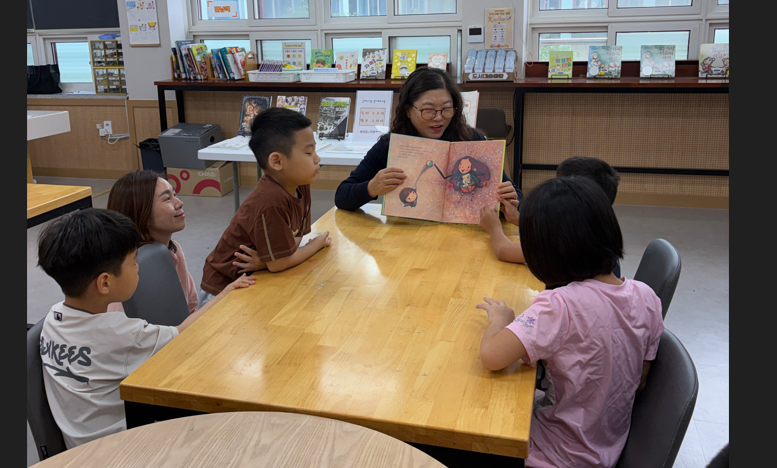 김해은혜학교 교장선생님이 읽어주는 그림책, “한 발 한 발, 함께 그림책 속으로”운영 - 관련이미지1