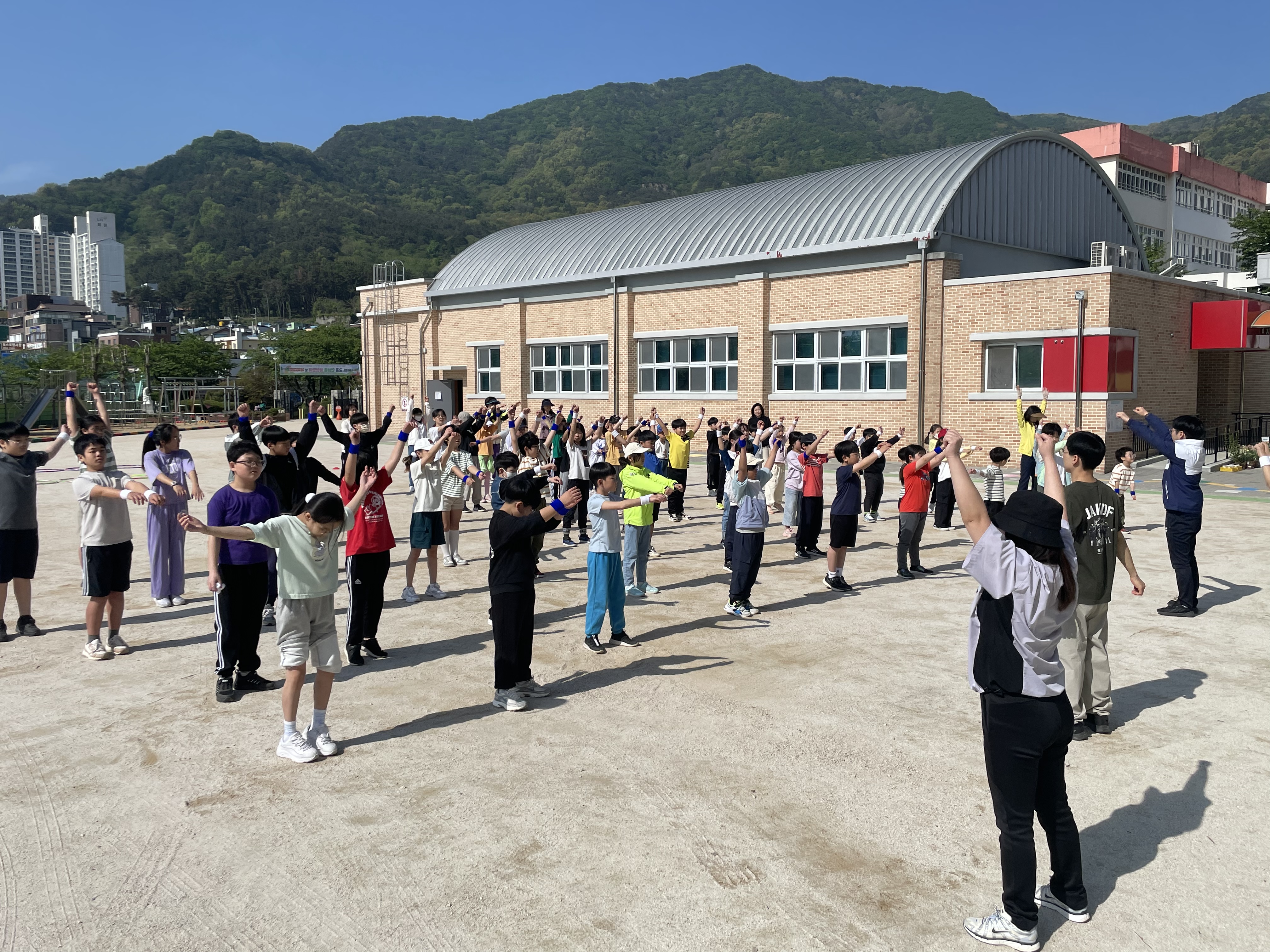 교동초 한마음 체육대회 활동.jpg
