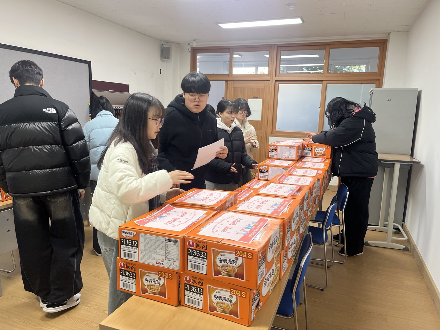 영산고, 고3 학생들의 지역사랑 <사랑의 후원물품 기부활동> - 관련이미지2