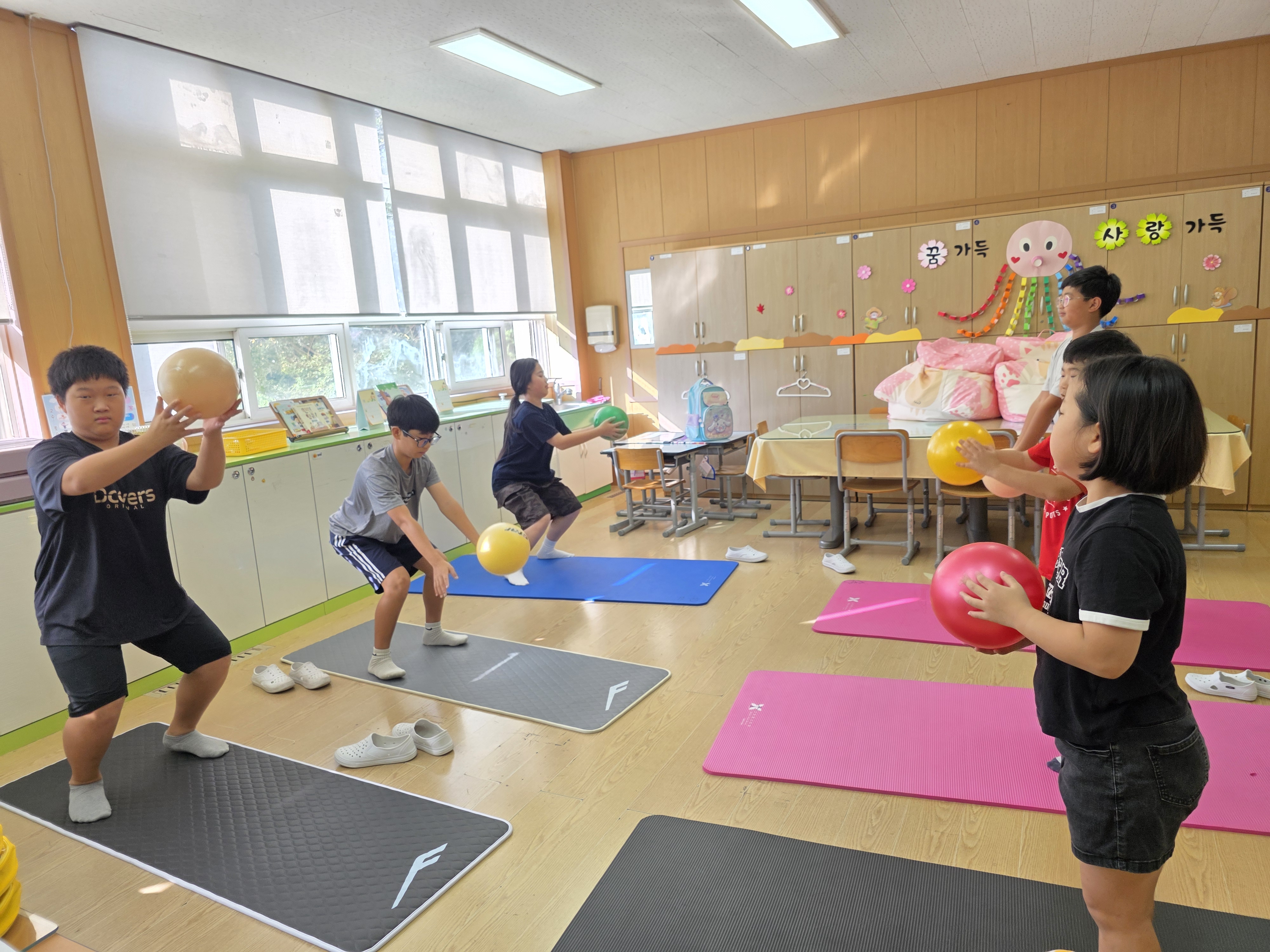 묵계초청암분교, 건강체력교실로 기초 체력 혁신! 육상·레슬링 대회 입상 쾌거 달성 - 관련이미지3