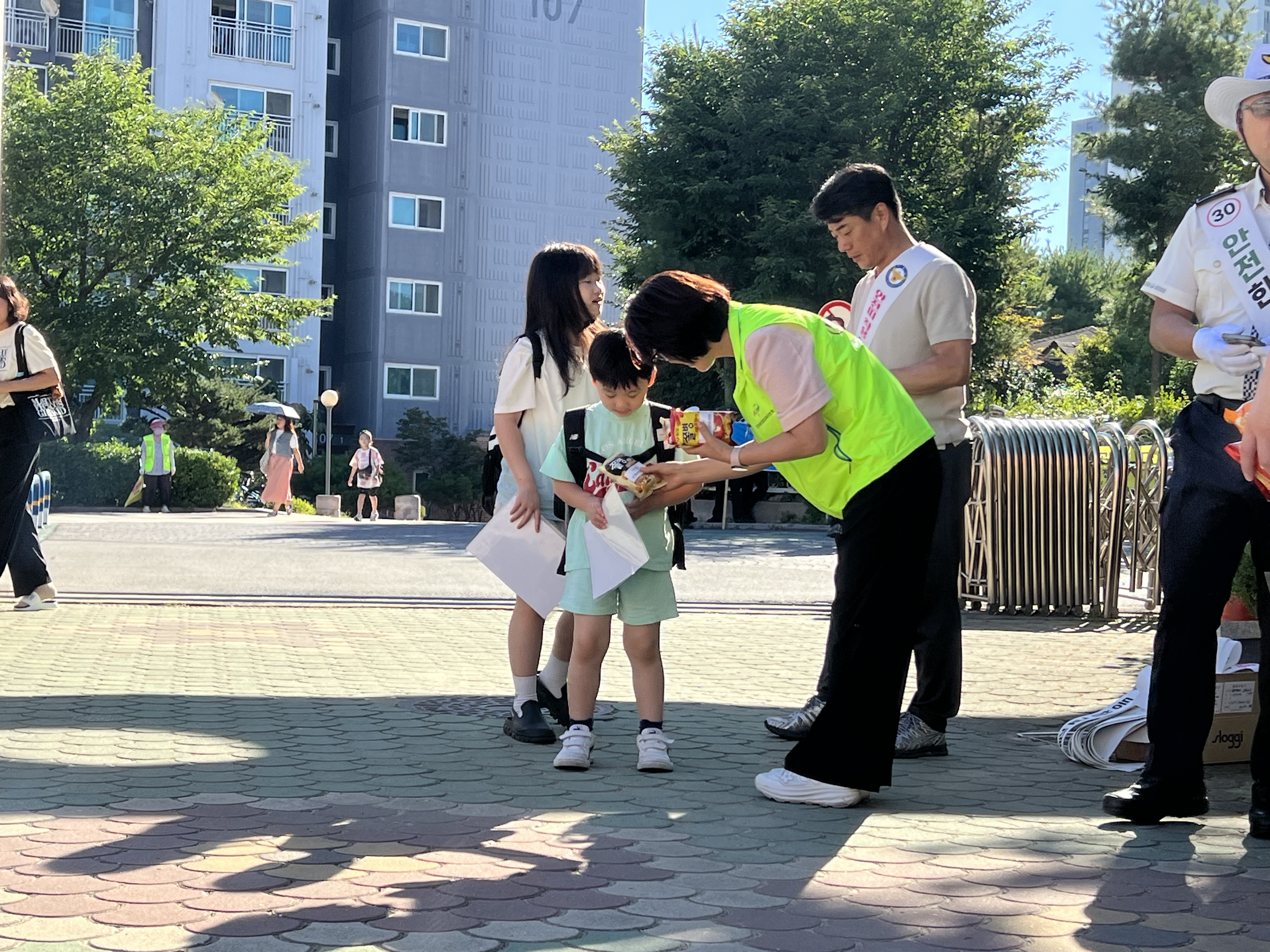 밀양교육지원청, 안전한 교육환경 조성을 위한 학생 안전 연합 캠페인 실시! - 관련이미지2