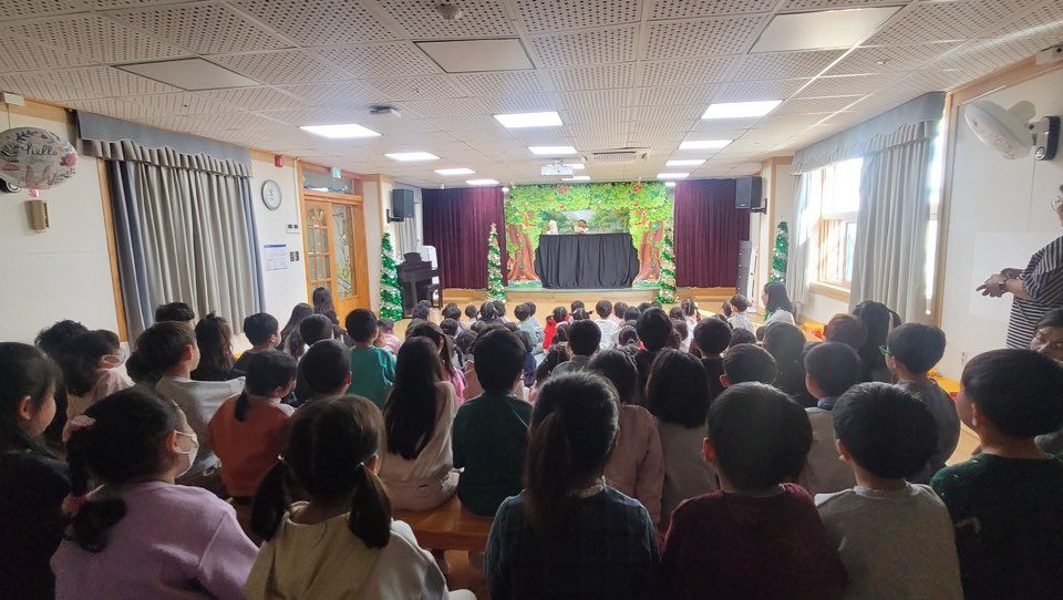 “엄마의 선물” 김해유치원 학부모 동아리 공연 - 관련이미지2