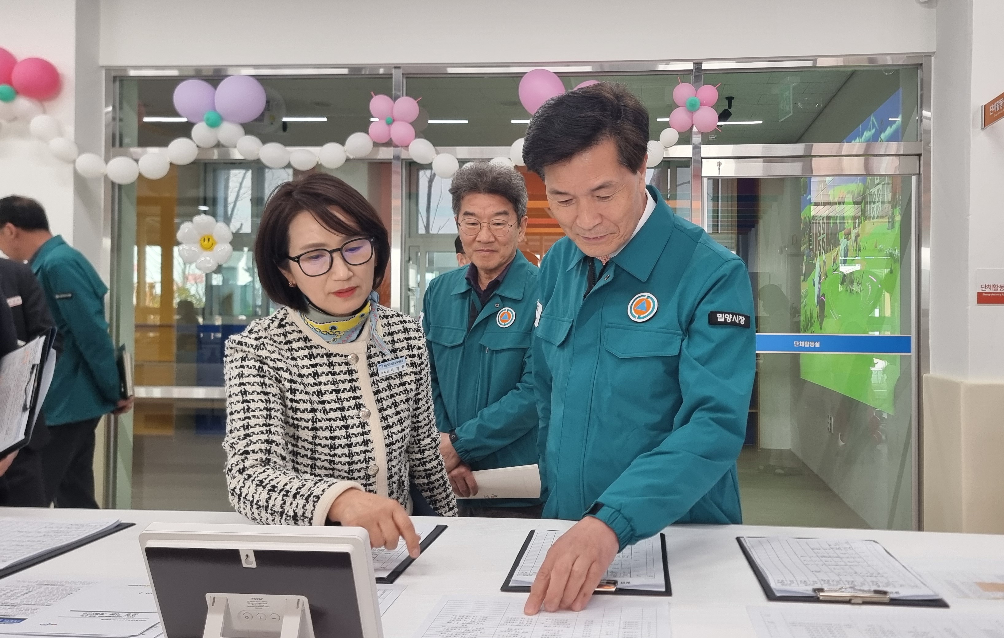 밀양교육장-시장, 「밀양 다봄」현장에서 함께 소통하다. - 관련이미지1