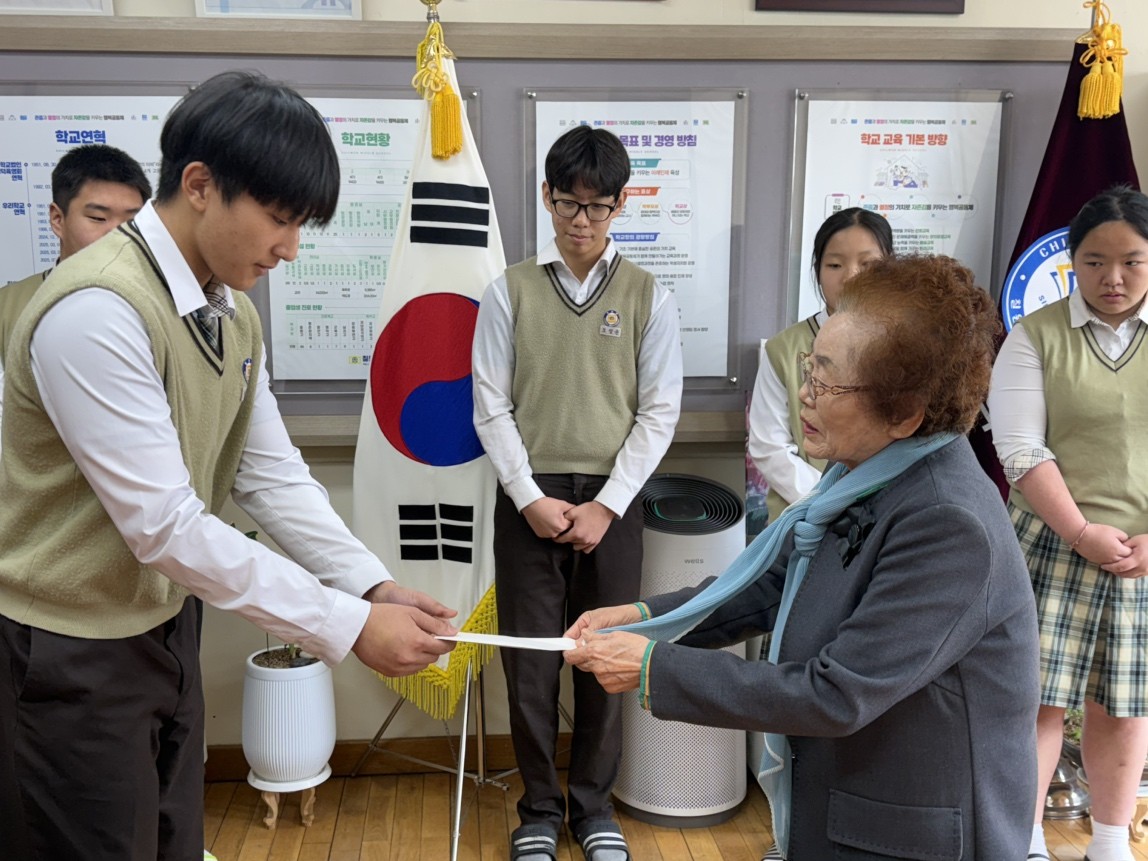 명덕육영회 윤정숙 이사장,  칠원중학교 역도부 격려 방문 - 관련이미지2