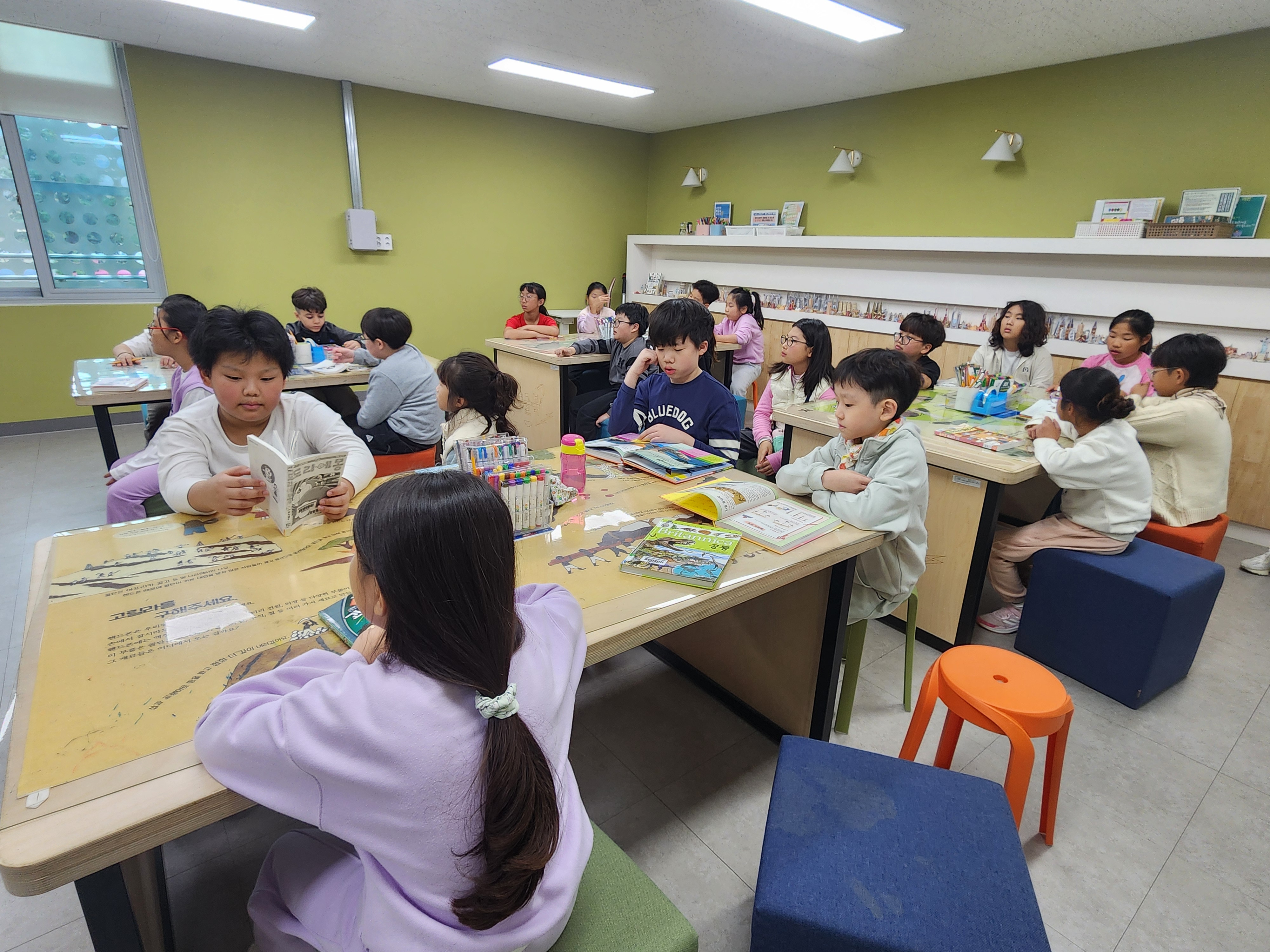 예곡초, 독서과 생태전화교육 융합 체험실시! 책과 함께하는 생태체험학습으로 인문학적 감수성과 생태감수성 함양 - 관련이미지2