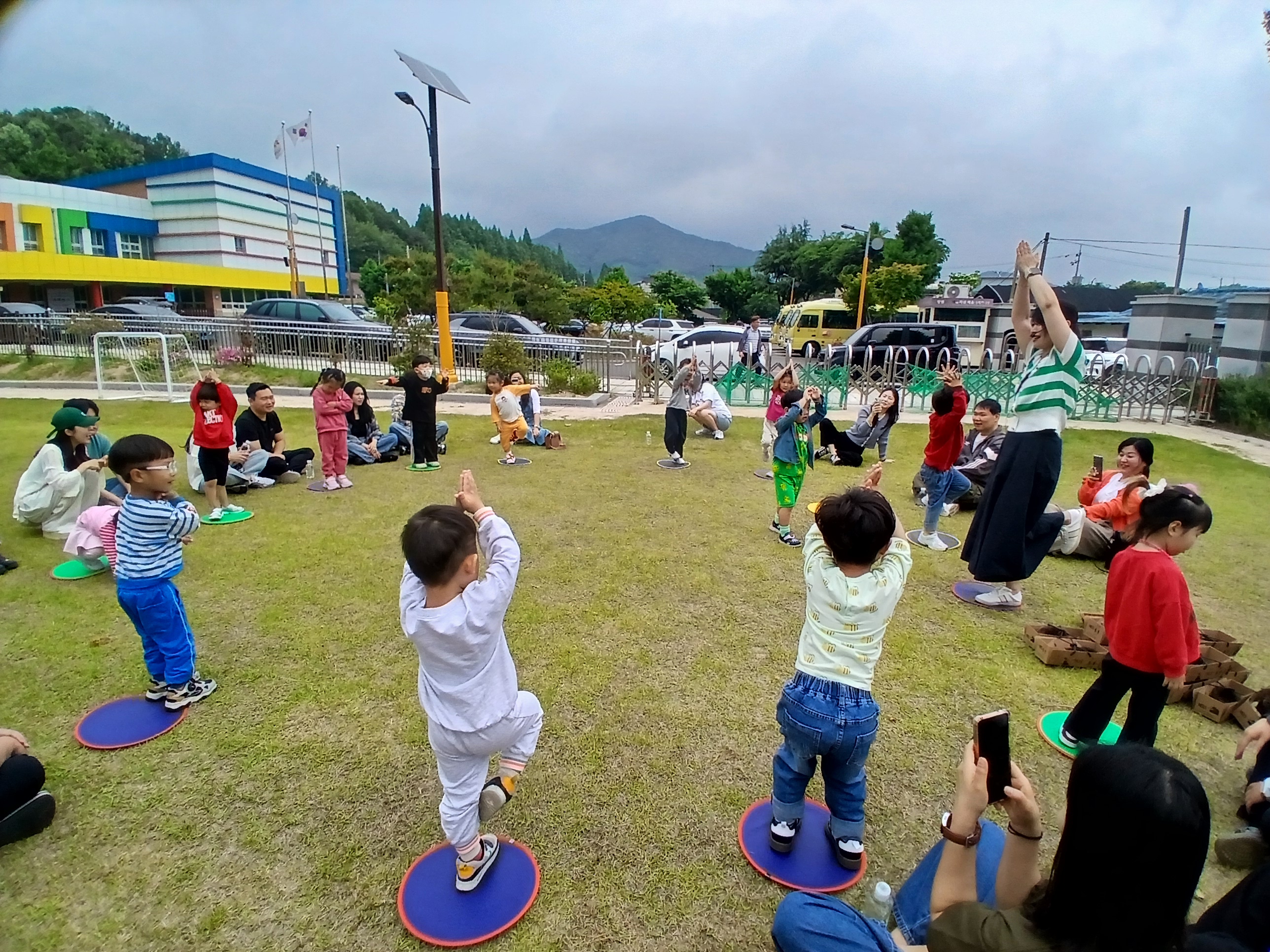 창원진달래유치원, 행복가족 수업나눔으로 '가족 사랑 가득한 시간 가져' - 관련이미지1