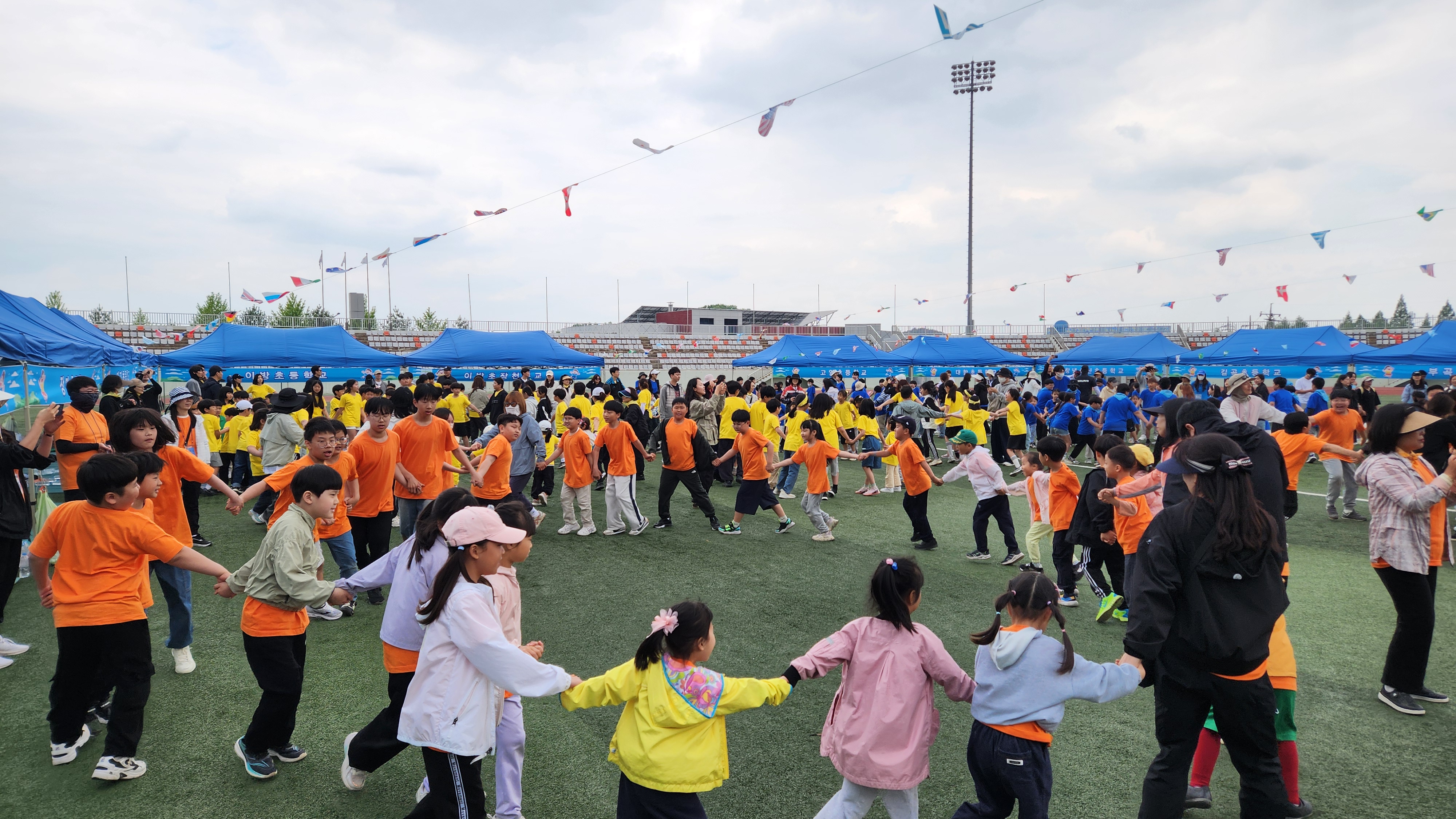 함께라서 더 행복한, 작은학교 어울림 체육한마당 - 관련이미지1