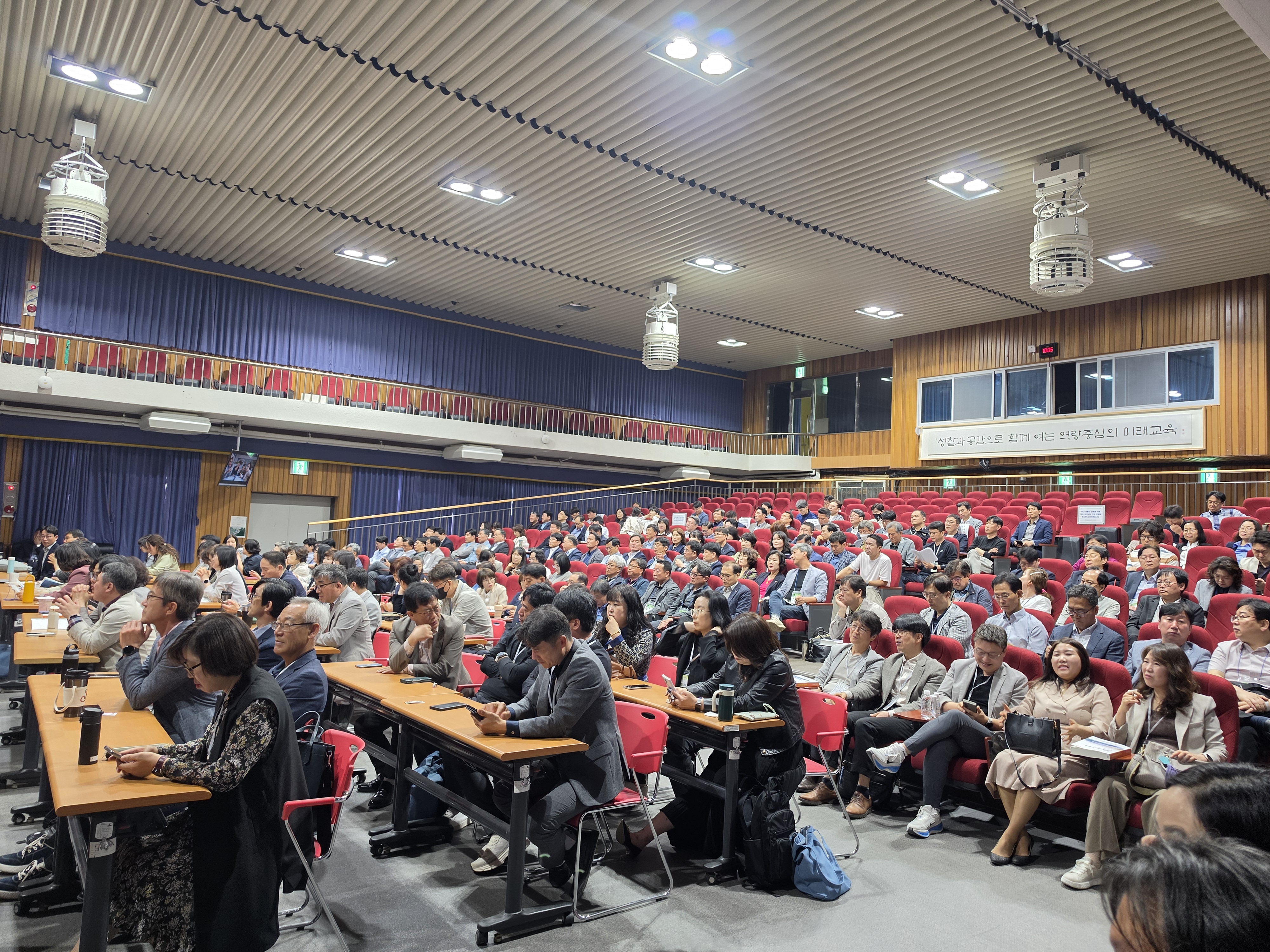 경남교육연수원, 경남만의 특색을 살리는 학교 리더 양성 - 관련이미지2