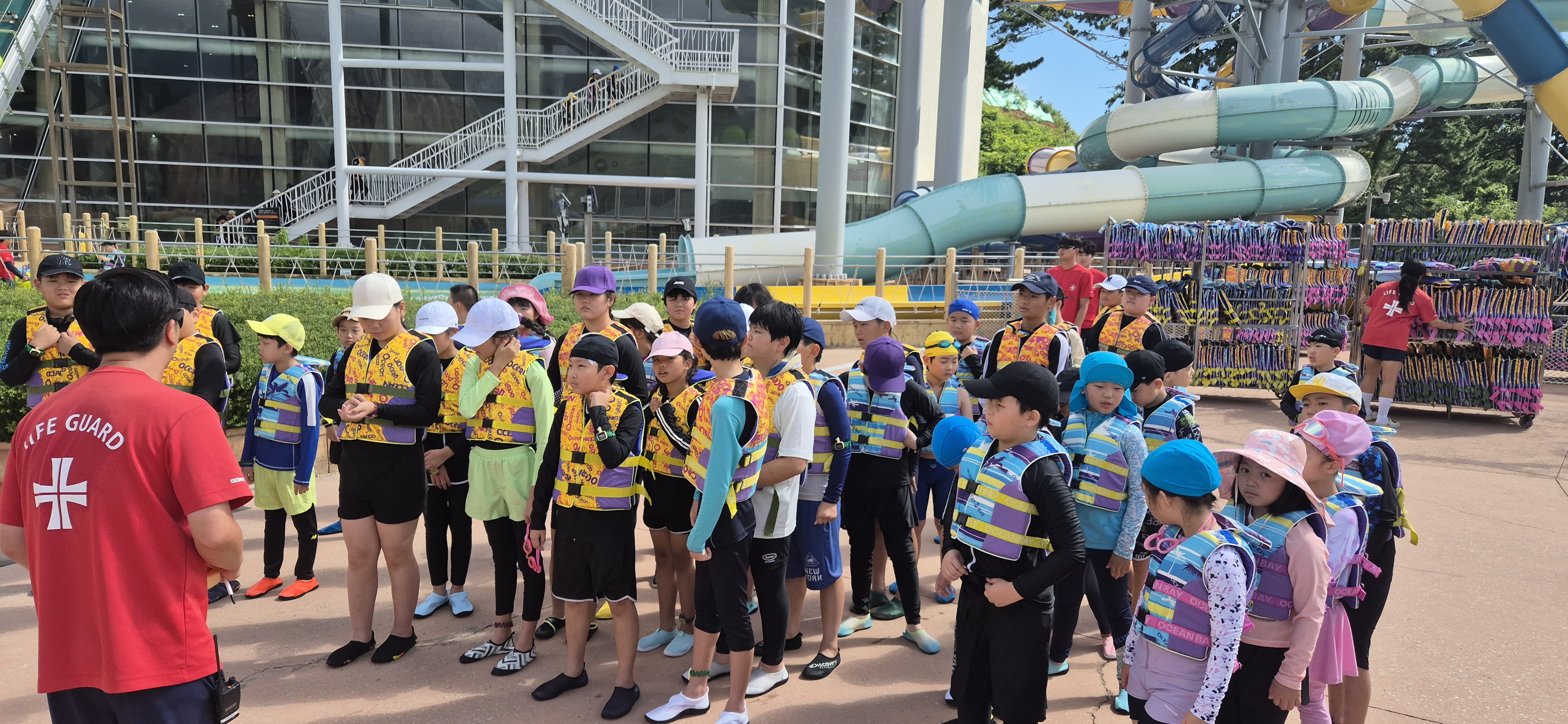 사등초등학교, 거제 소노캄 워터파크에서 현장체험학습 실시 - 관련이미지1