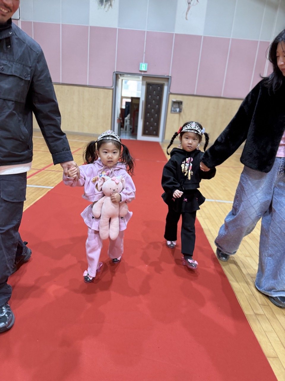 사량초병설유, 작은 섬마을에 울려 퍼진 희망의 발걸음 2026학년도 입학식, 두 명의 신입 유아 맞이 - 관련이미지1