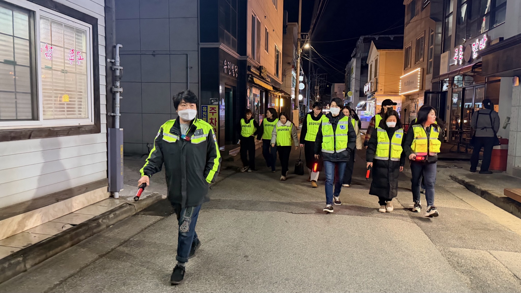  밀양교육지원청, 방학 중 학부모회 및 자율방범대 연계         야간 생활안전 및 흡연 예방 지도 실시!! - 관련이미지2