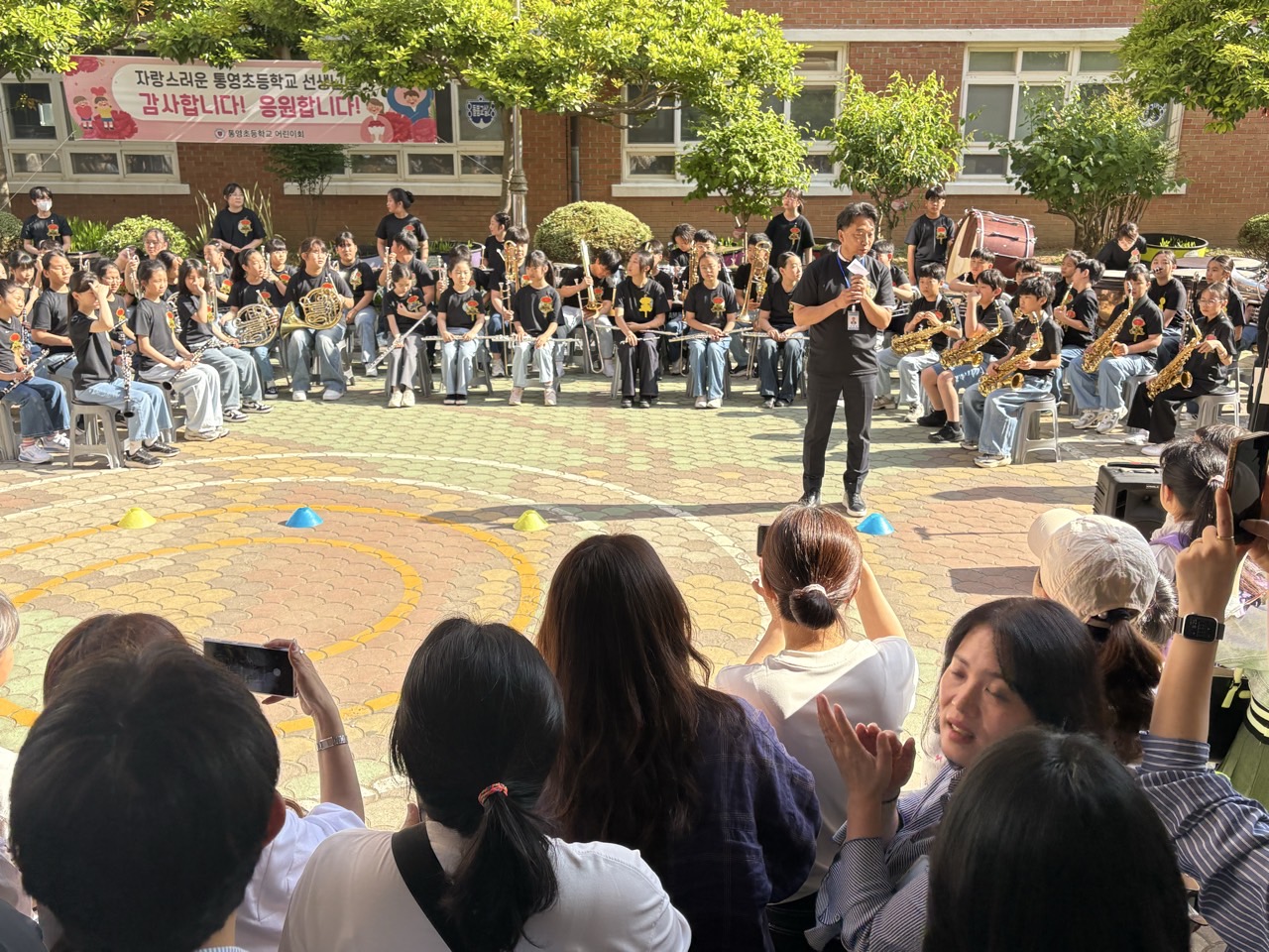 통영초, ‘음악과 온기’로 가득 찬 특별한 스승의 날 맞이 - 관련이미지1