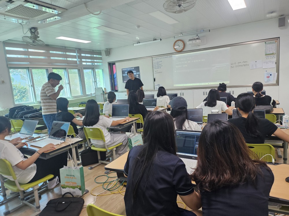 교육발전특구「청소년 나노스쿨」 - 중학생과 함께하는 인공지능(AI) 중점 배움 캠프 운영-  밀양여자고등학교, 미래 인재 양성 및 지역 학교문화 발전에 기여  - 관련이미지2
