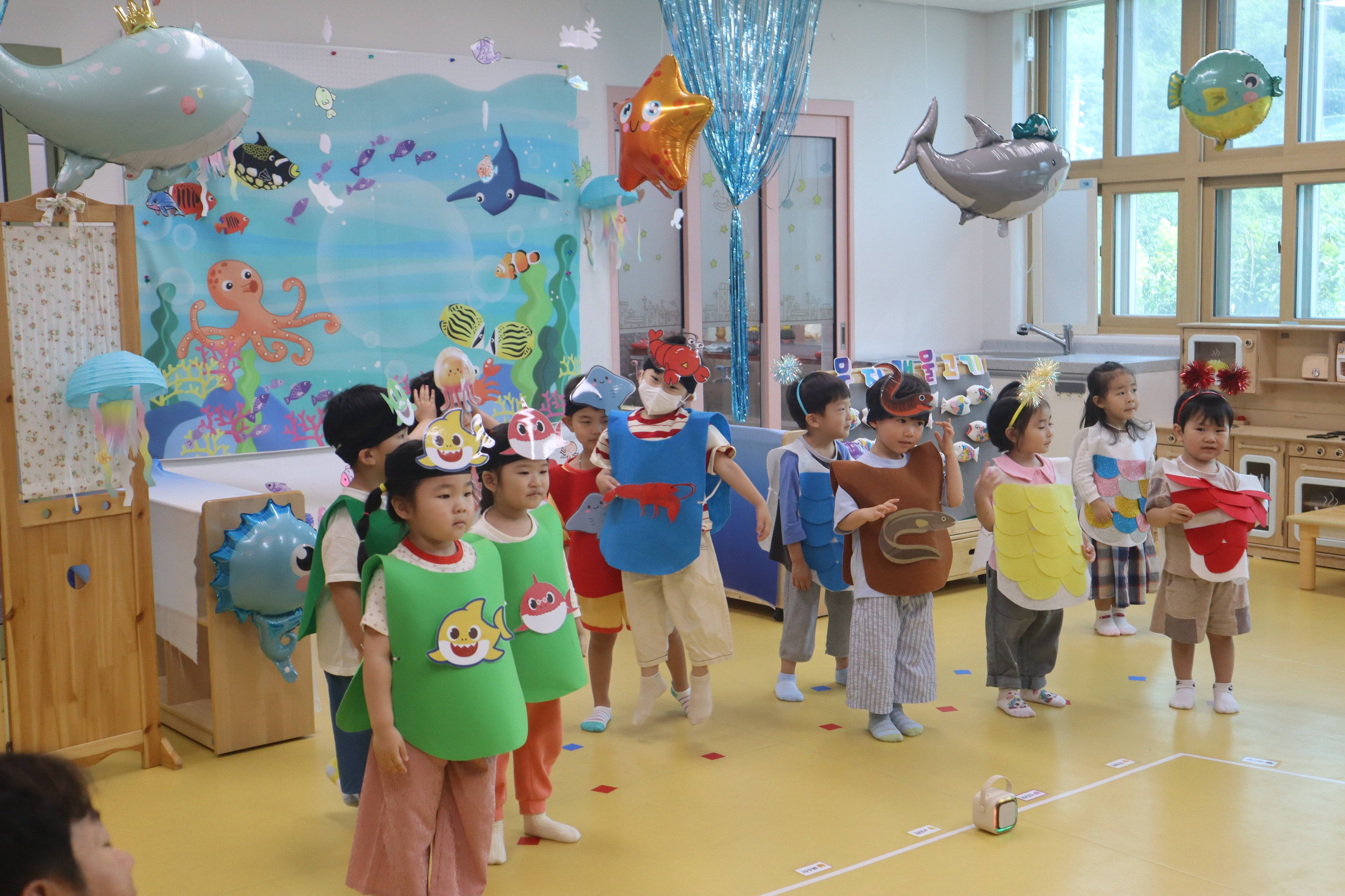 거제용소초병설유치원, 학부모 배움중심 수업나눔의 날 운영, 그림책 한 권에서 시작된 놀이 여행,‘그림책이랑 놀자!’ - 관련이미지3