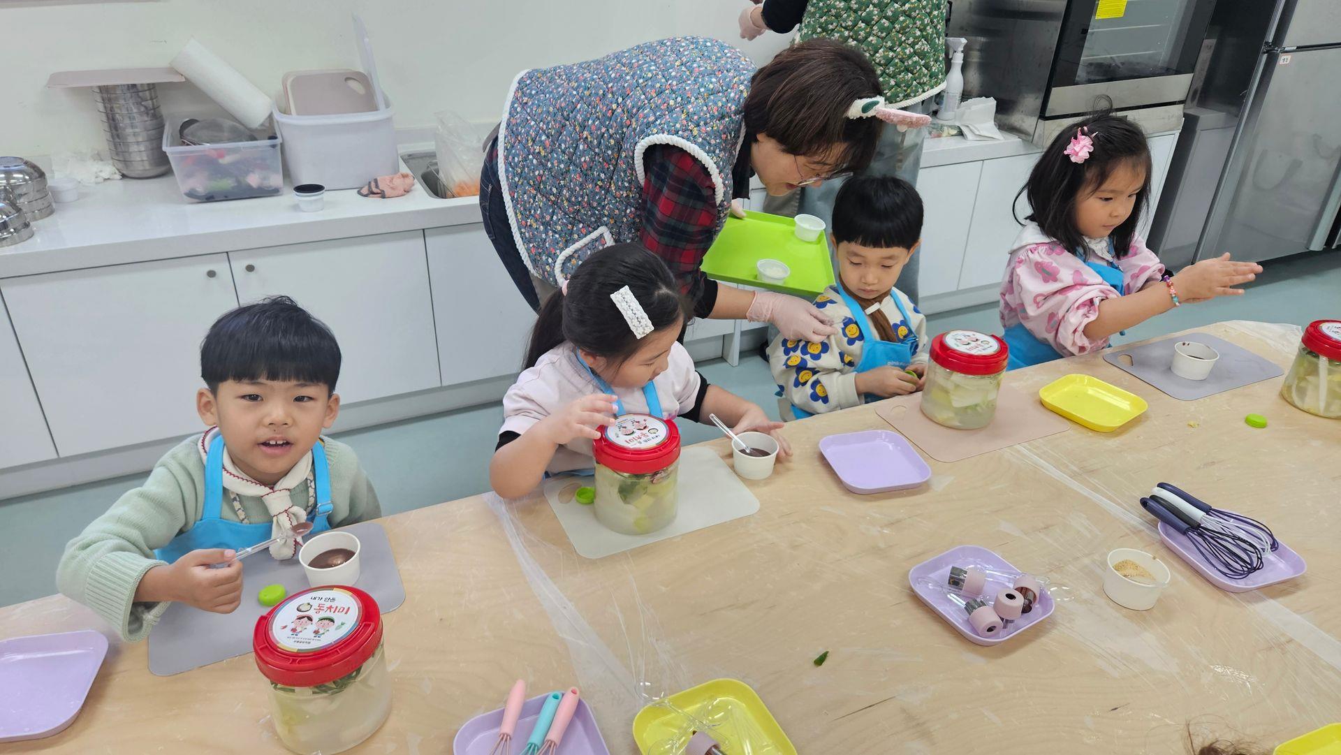 무동꿈 유치원, '동치미 만들기'를 통한 전통문화와 친해지기 - 관련이미지2