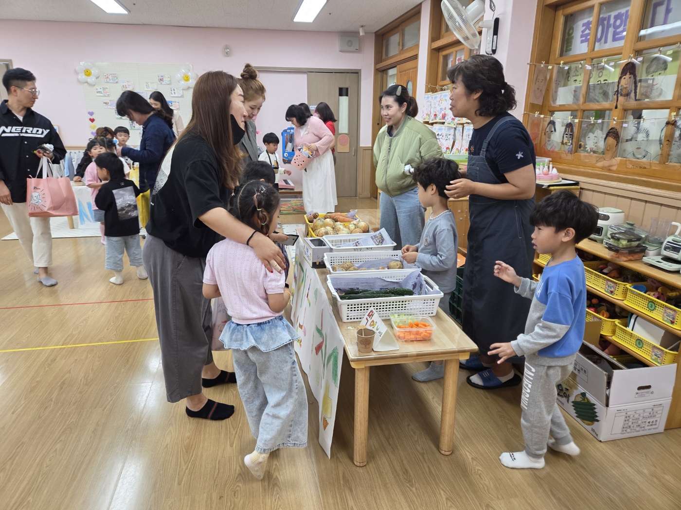 진해유치원, 마음을 나누는 가족 놀이 한마당 부모교육 및 가족 참여수업 운영  - 관련이미지2
