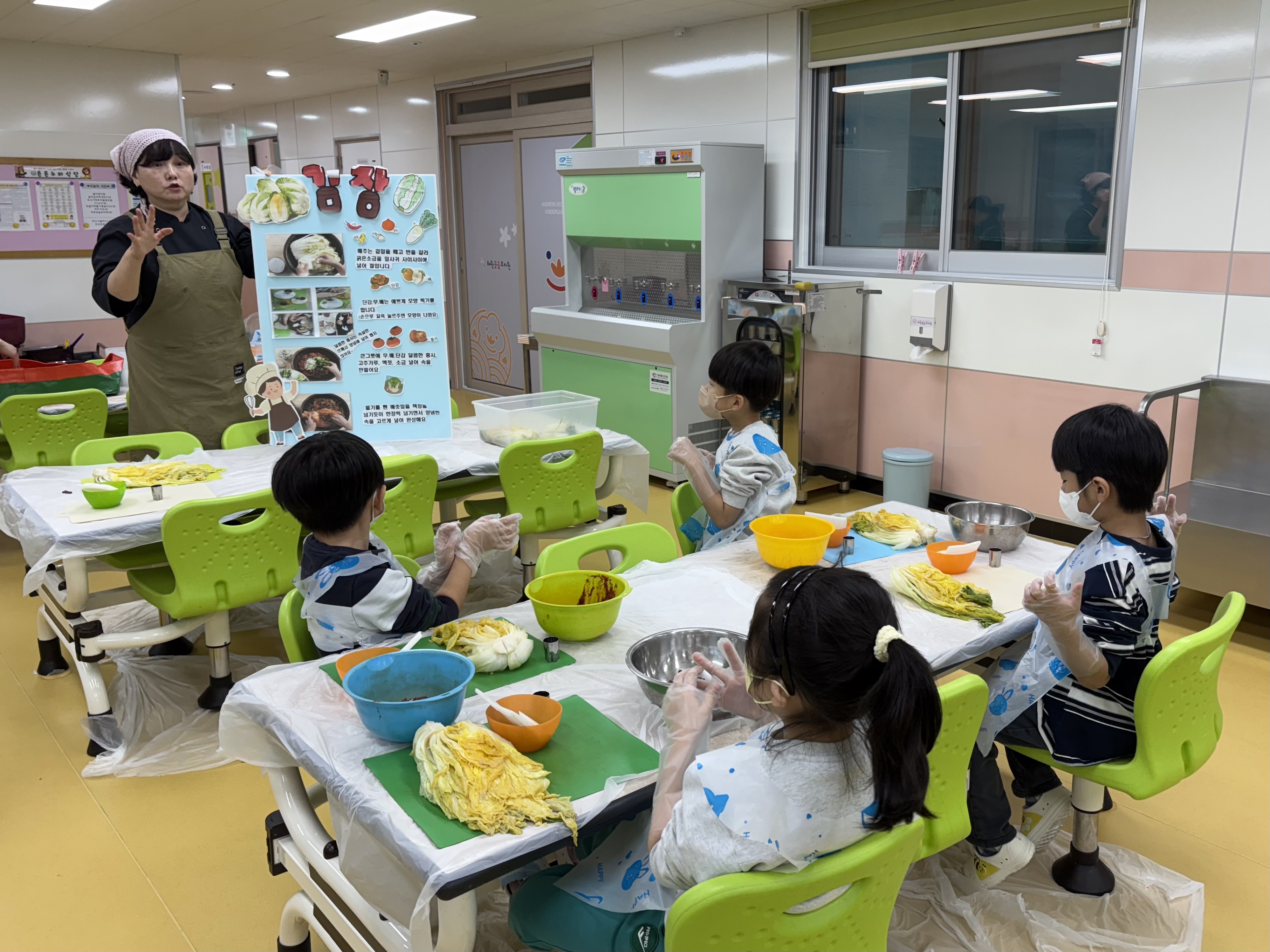 함께 만들며 쌓아가는 정(情), 겨울맞이 김장 체험 - 관련이미지3