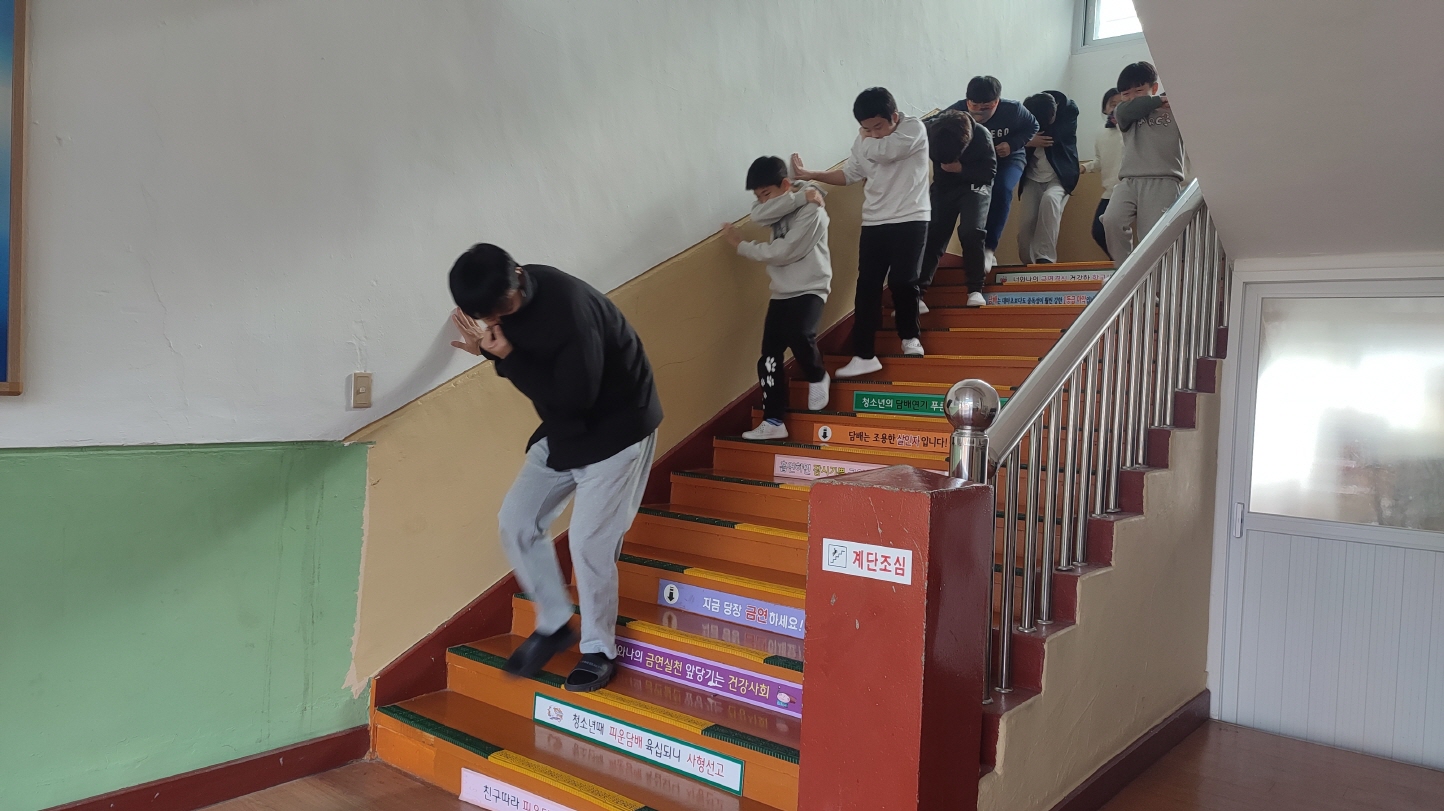 하동 악양초, 화개119안전센터와 함께한 합동소방훈련 실시 - 관련이미지2