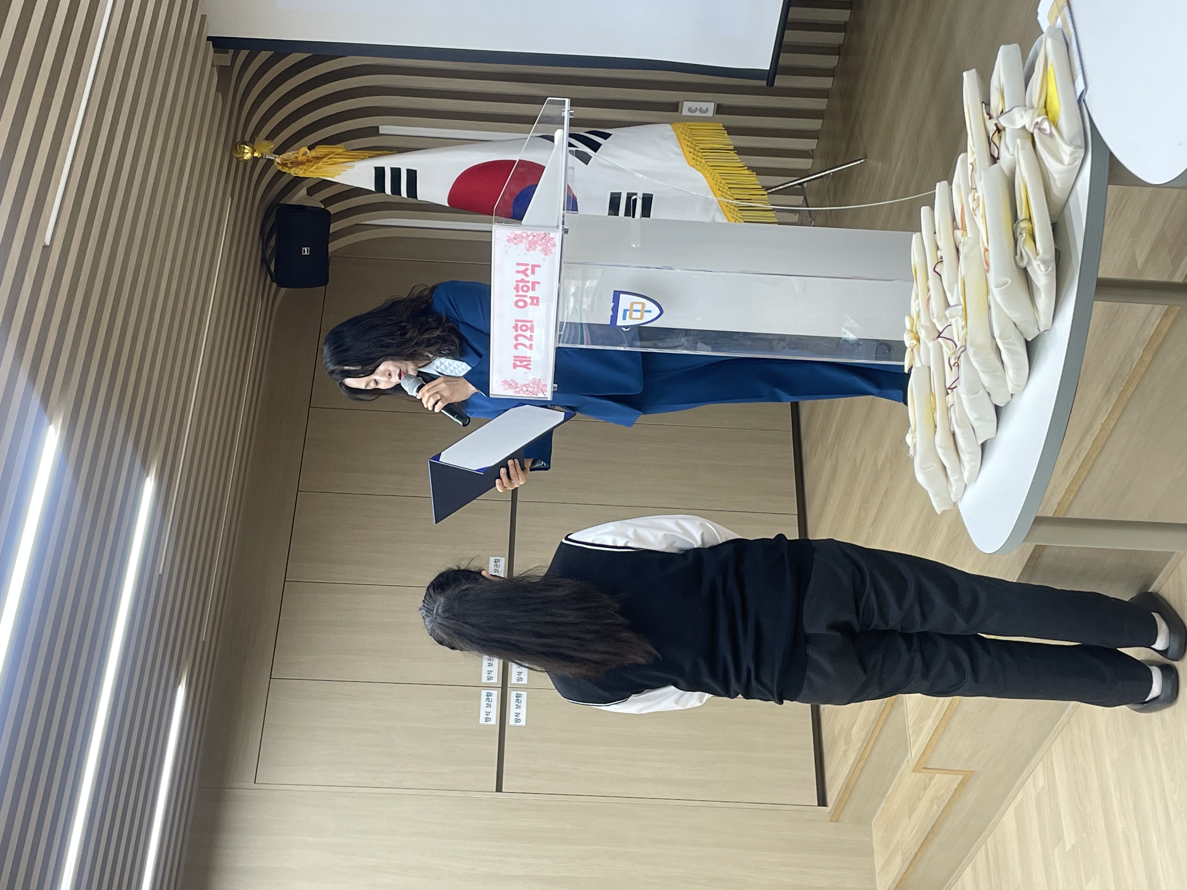 명곡여자중학교, ‘책과 함께 시작하는 2026학년도 입학식’ 개최 - 관련이미지1