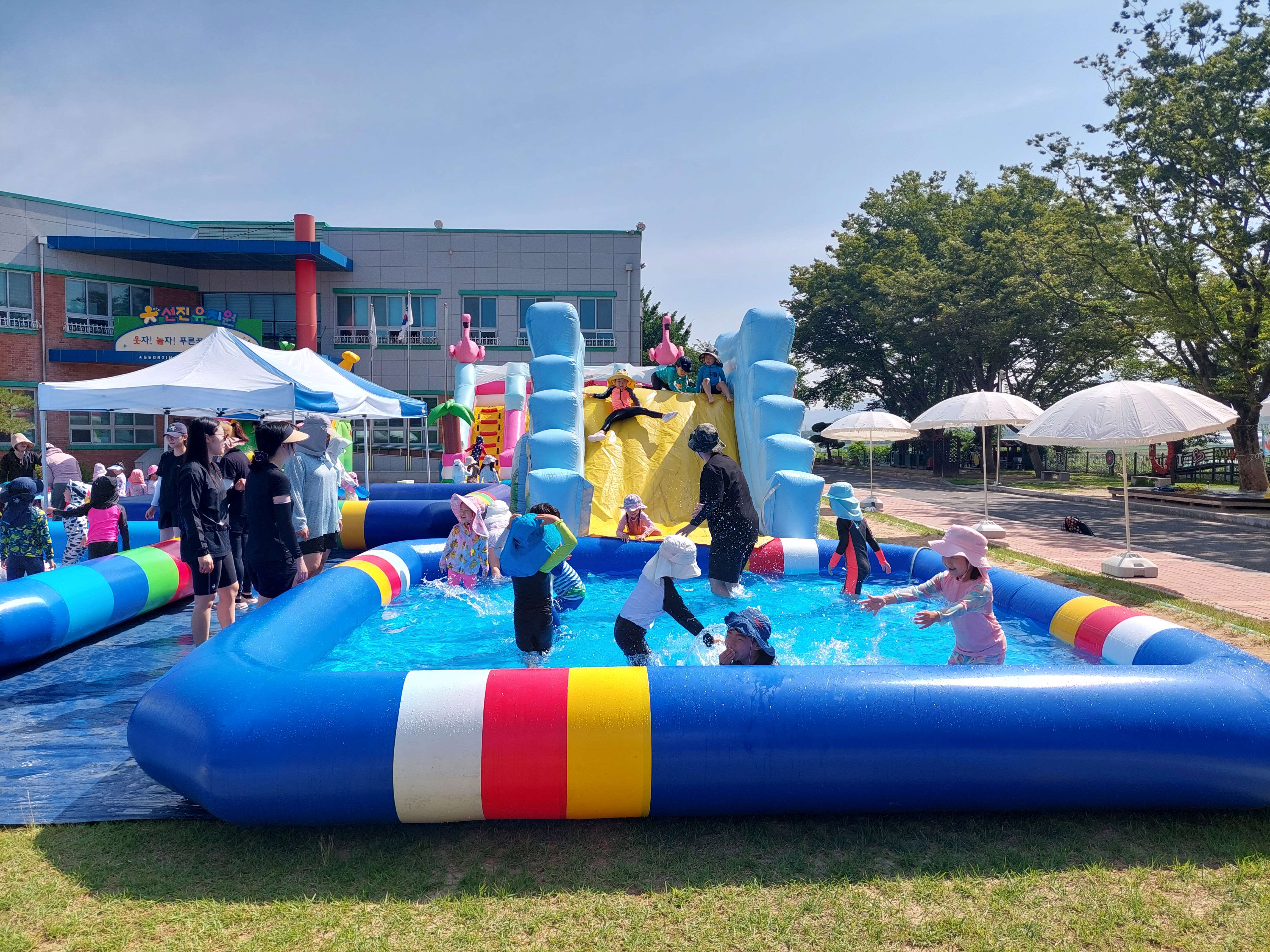 선진유치원‘워터파크-Day’ 여름 물놀이터 개장 - 관련이미지1
