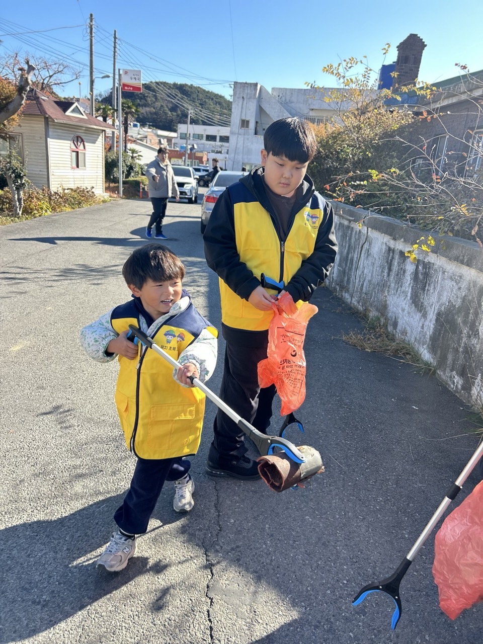욕지초, 환경정화와 이웃 나눔으로 완성한 ‘겨울나눔학교’ - 관련이미지4