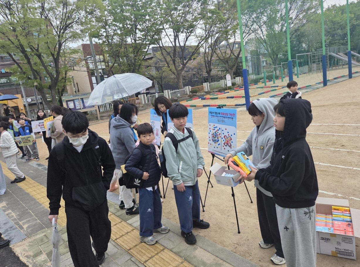삼방초, 생명존중·친구사랑·안전의식 함양 합동 캠페인으로 행복 채움 - 관련이미지2