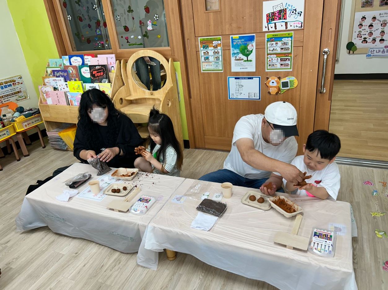 물금유치원, 유아와 학부모가 함께 만든 특별한 경제배움터 경제야 놀자 - 관련이미지3