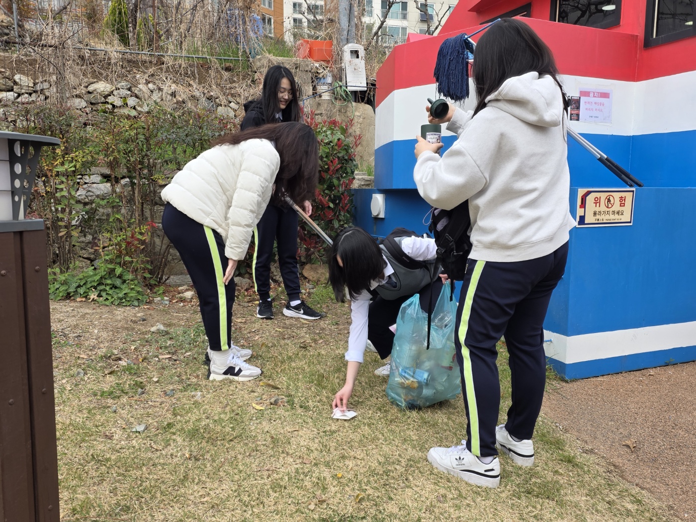 진해세화여고, 벚꽃 아래 지역사회와 함께하다 - 관련이미지3