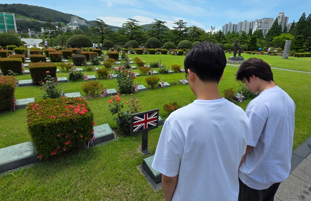 6.25.전쟁 75주년 맞아 학생 및 교직원 UN기념공원 방문 호국보훈 활동 - 관련이미지1
