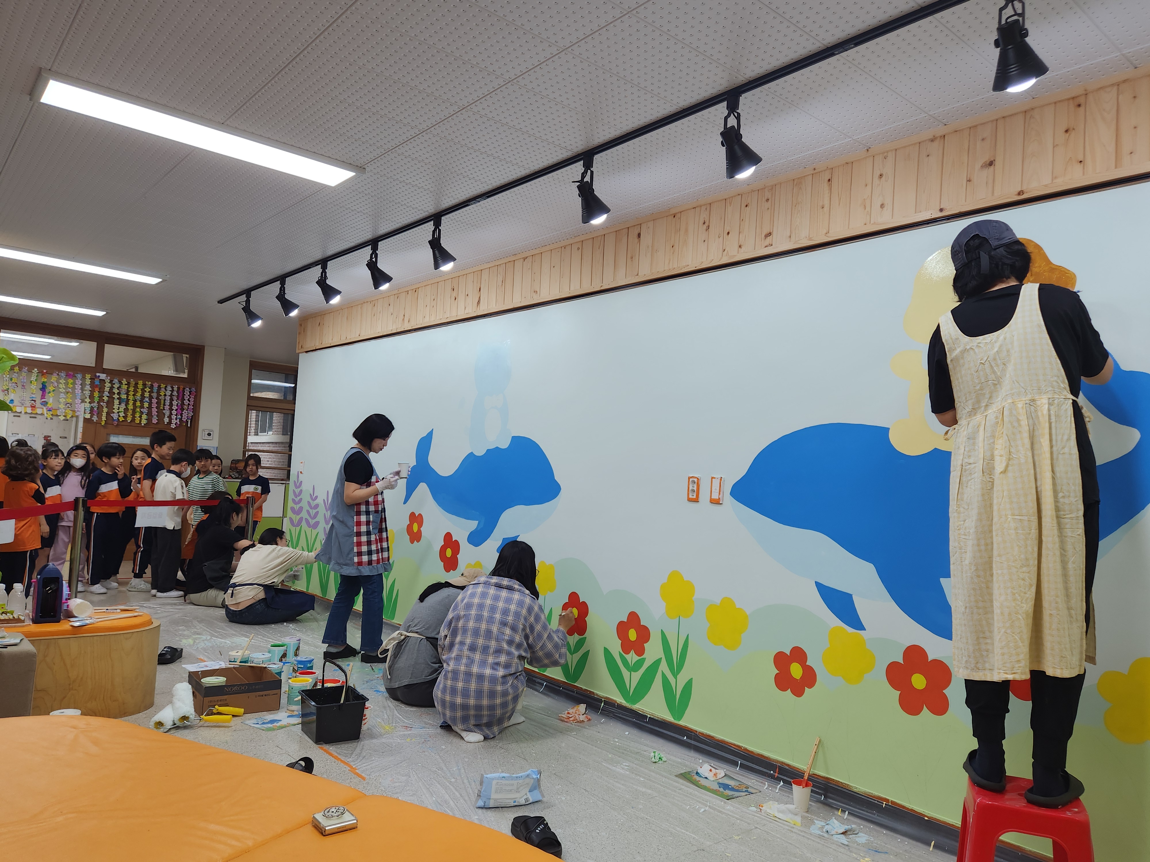 충무공초 학부모 그림 동아리, 학교 공간에 따뜻한 감성을 입히다! - 관련이미지2