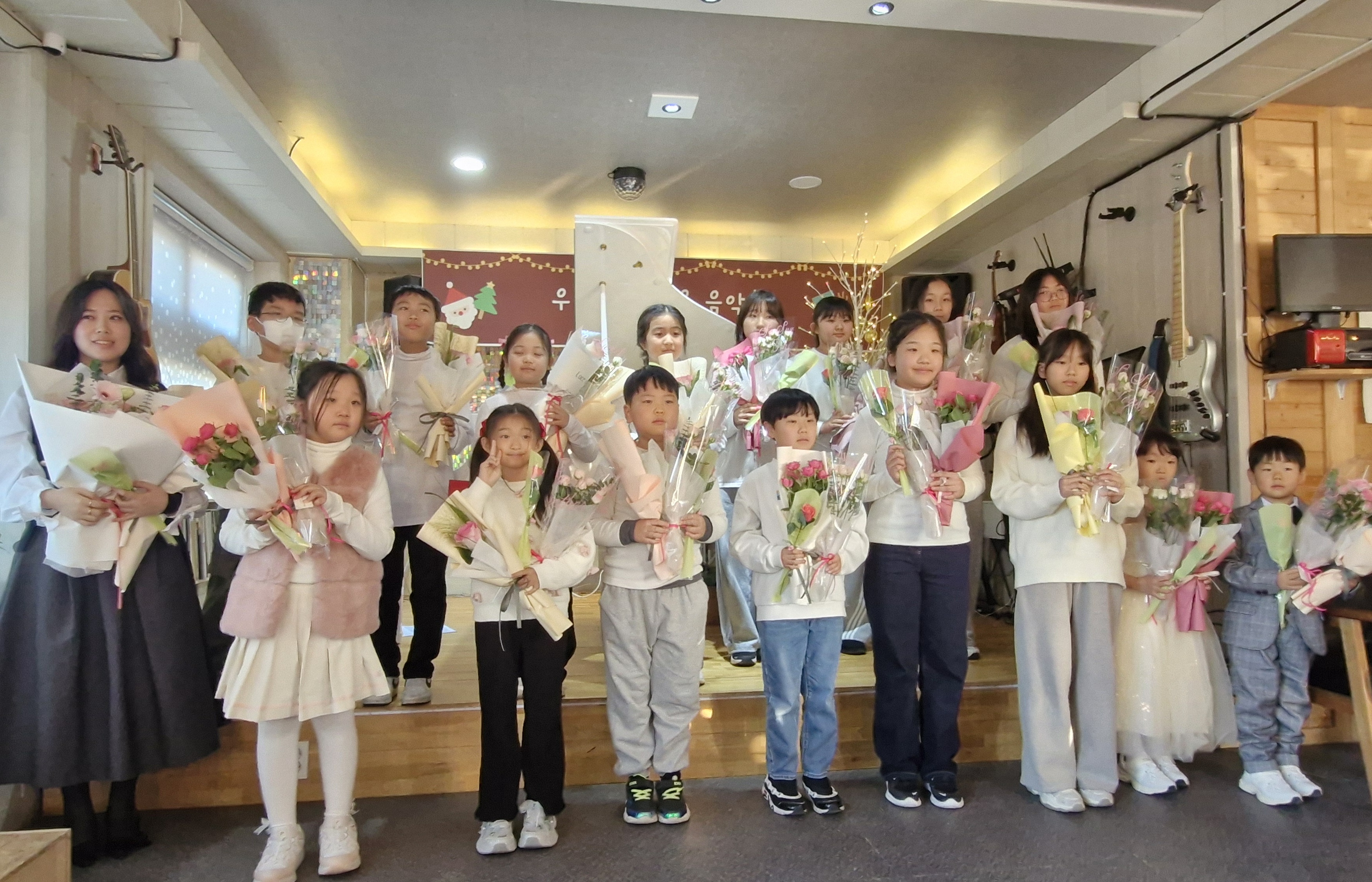 묘산초의 작은 음악회 - 관련이미지2