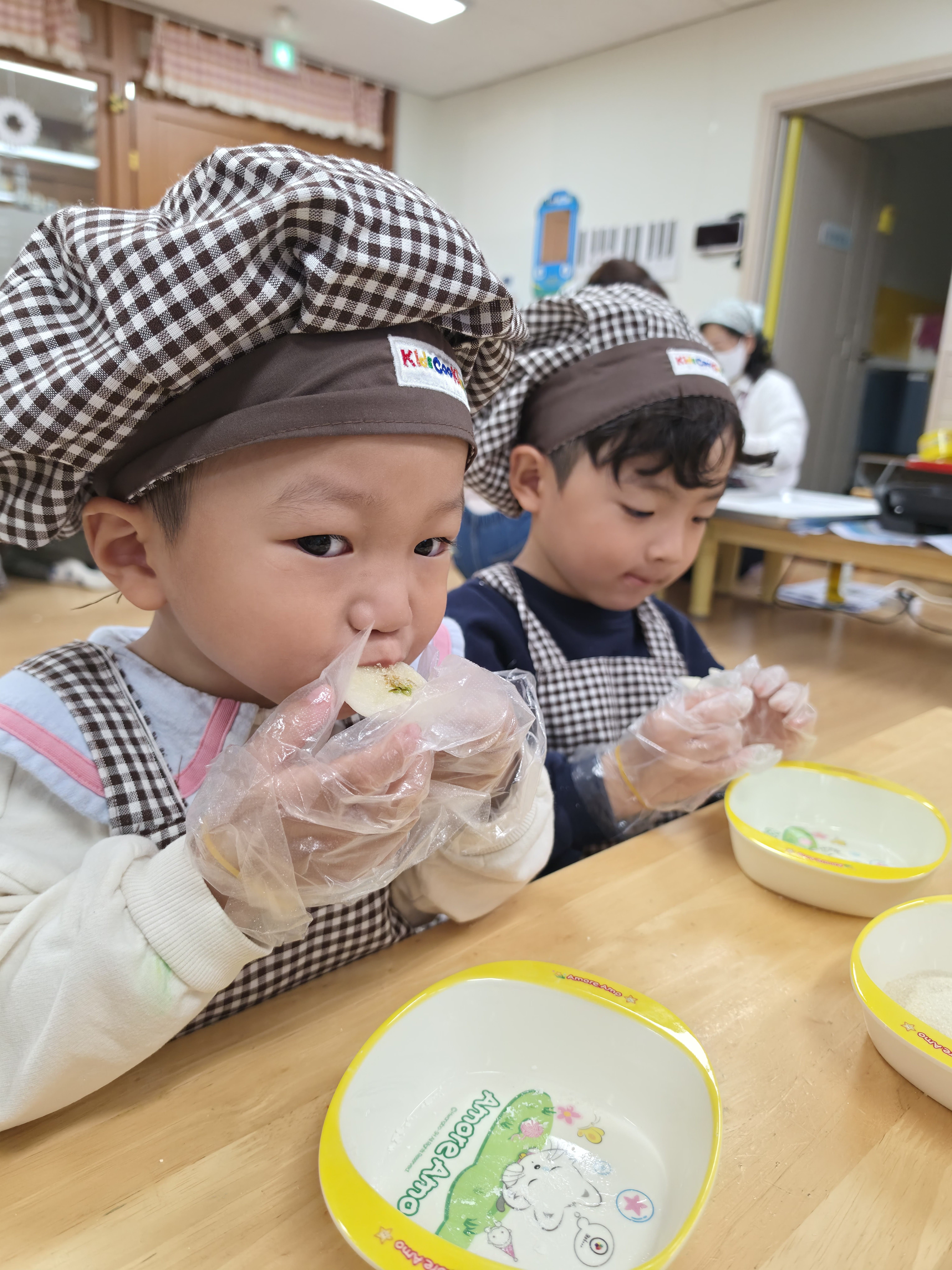 창녕유치원, 텃밭놀이로 알아가는 생태교육 (텃밭에서 체험하는 사계절 오감 놀이(봄)-원장선생님과 함께하는 화전 만들기) - 관련이미지3