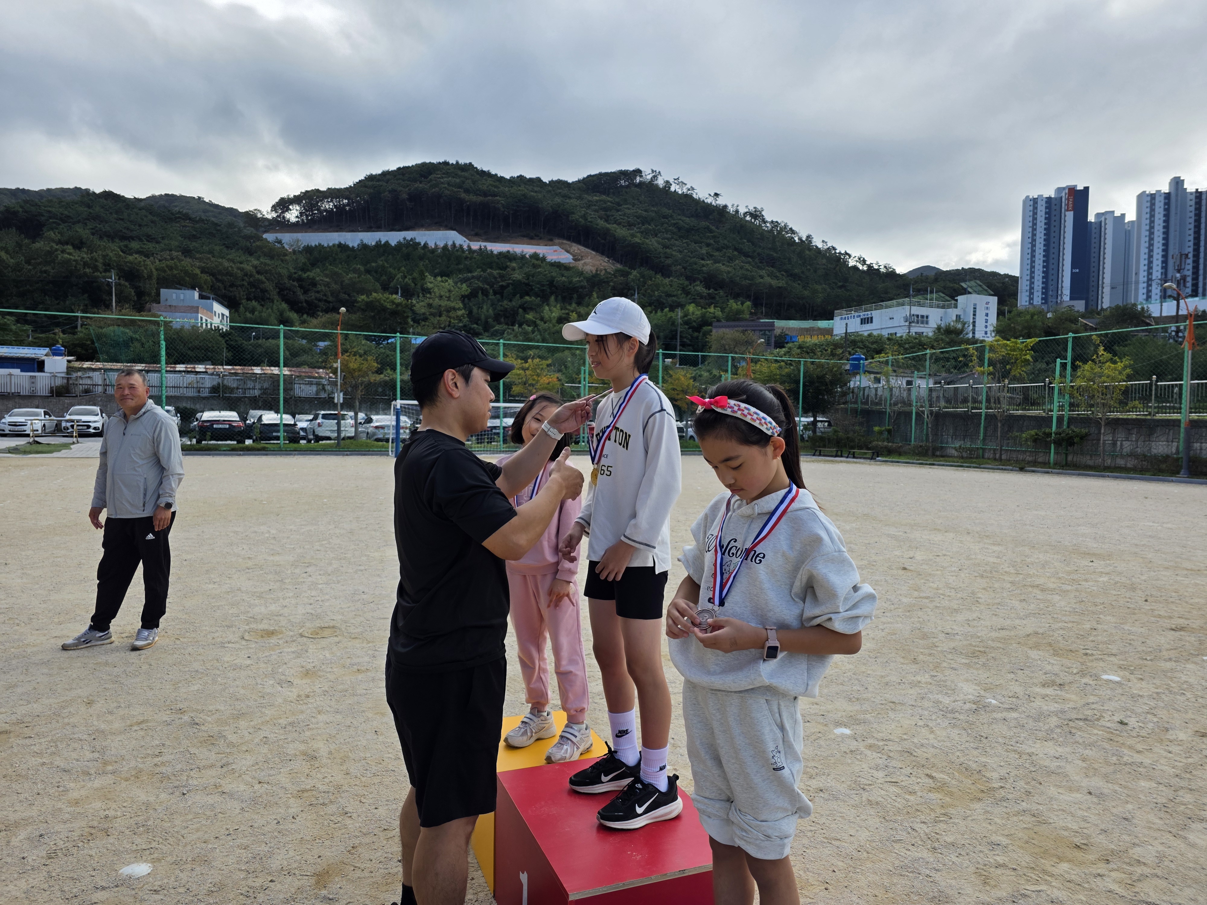 거제양정초, 건강과 인성을 함께 기르는 달리기 축제 '교내 마라톤 대회' 개최 - 관련이미지1