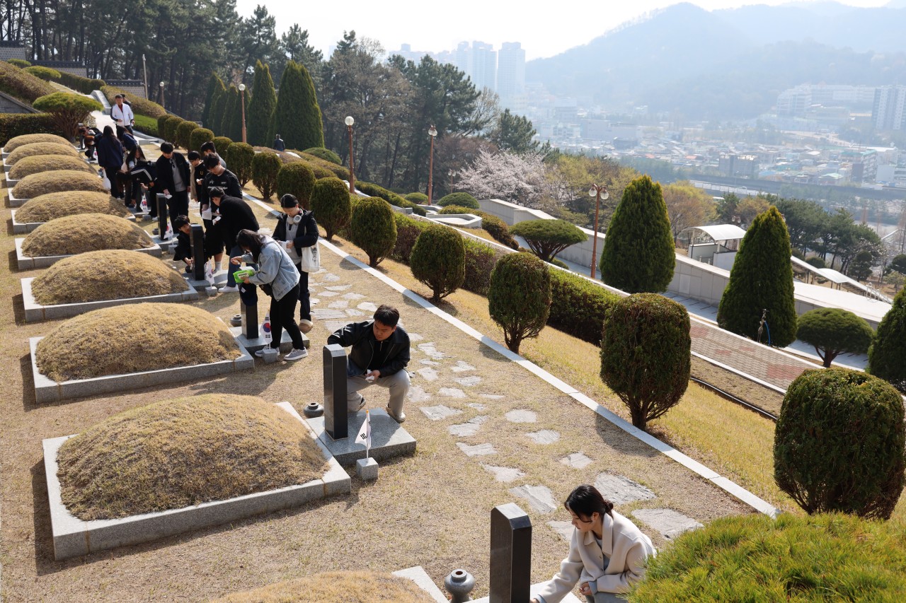 곤명중, ‘3.15의거 길’ 사제동행하며 탐하다. - 관련이미지1