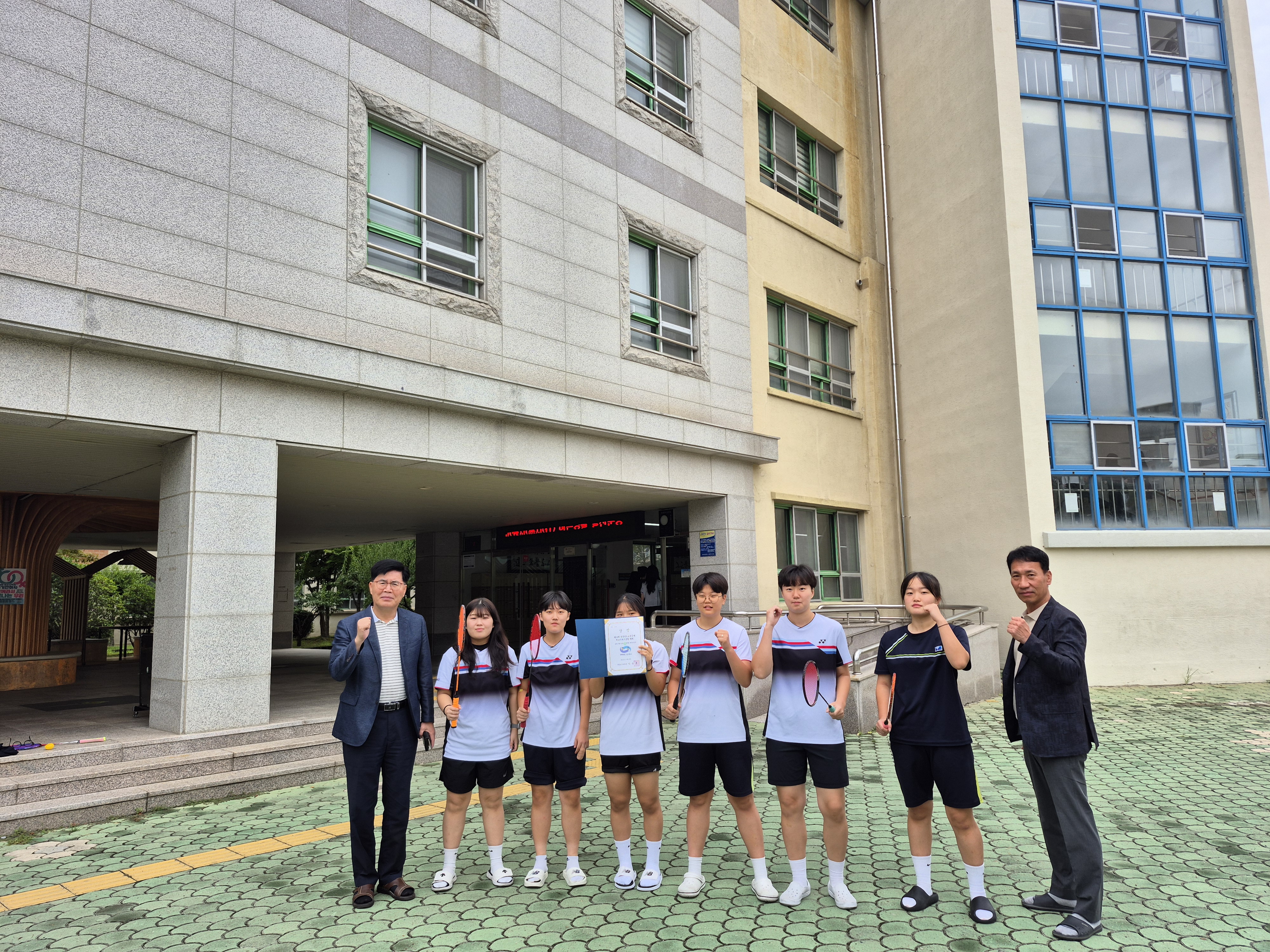 <진해용원고, 제19회 교육감배 스포츠클럽 배드민턴 대회 여고부 전체 우승> - 관련이미지1