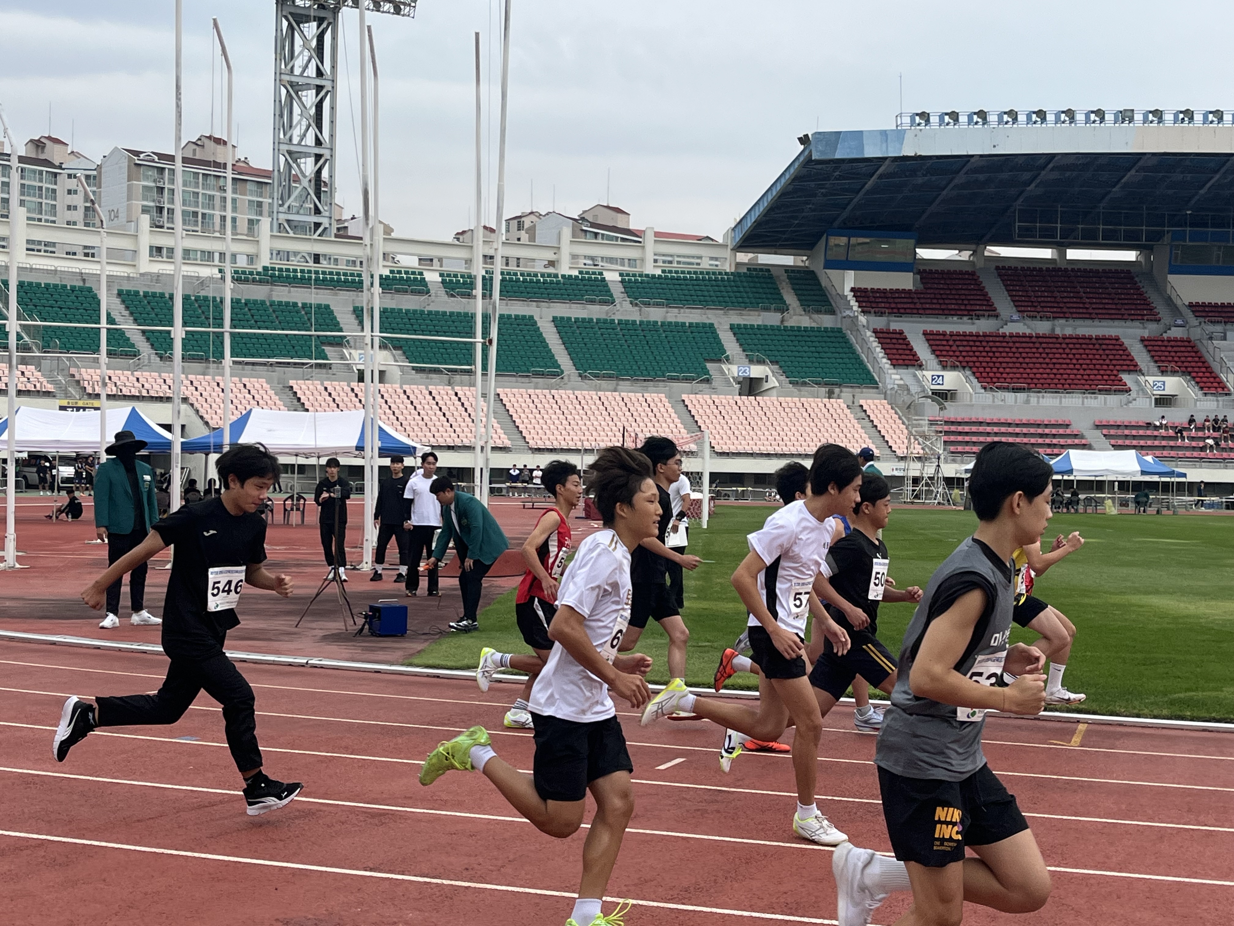 창원교육지원청, 땀과 열정으로 달린 2일… 창원교육장기 육상대회 막 내려 - 관련이미지2