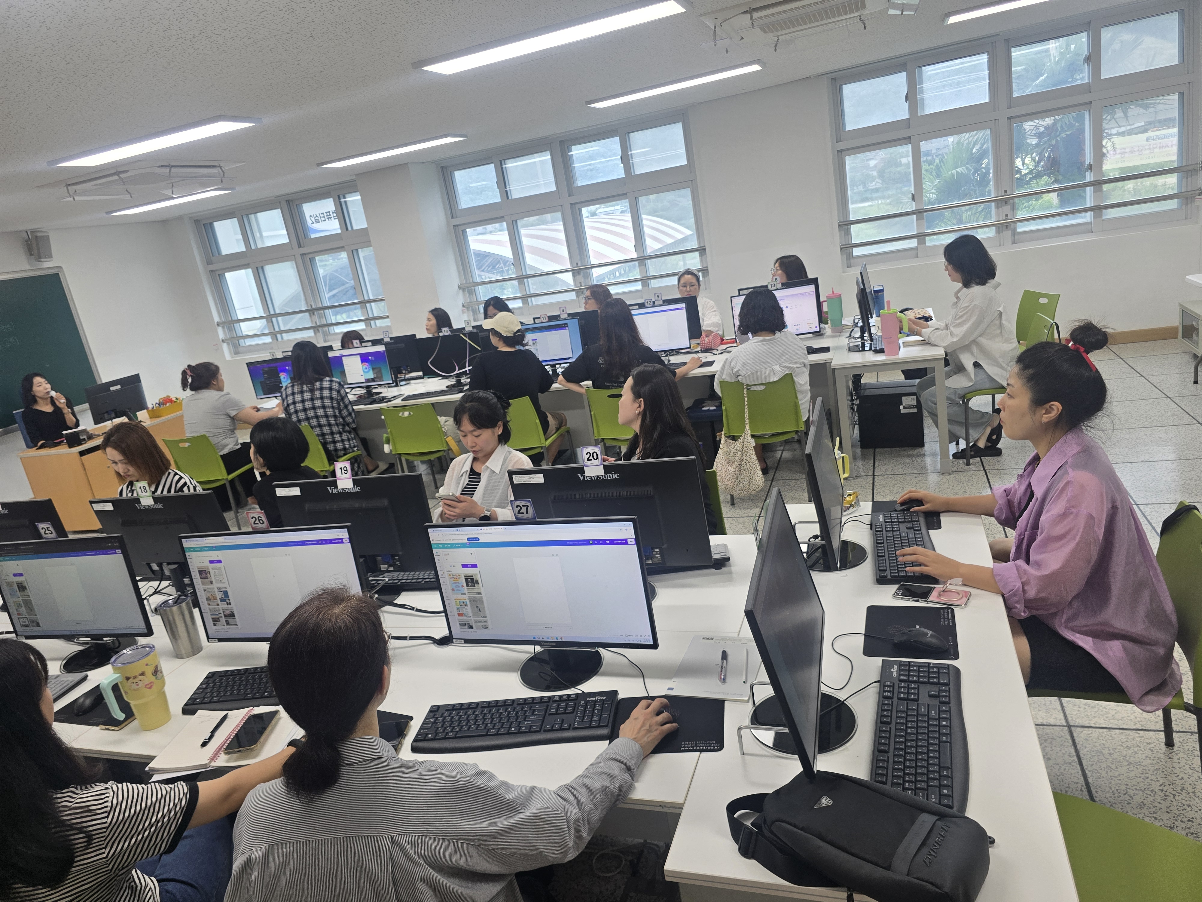 학생의 마음을 디지털로 잇다, 「등굣길 엽서 달기 활동」  - 관련이미지1