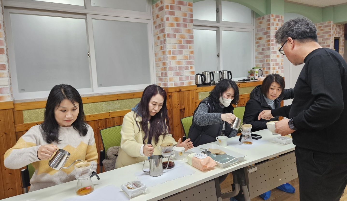 진교초, 학부모 대상 커피 인문학 특강 운영 - 관련이미지3