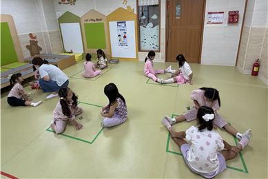 거제유치원, 학부모회와 함께하는 신나는 세계 전통놀이 한마당! - 관련이미지2